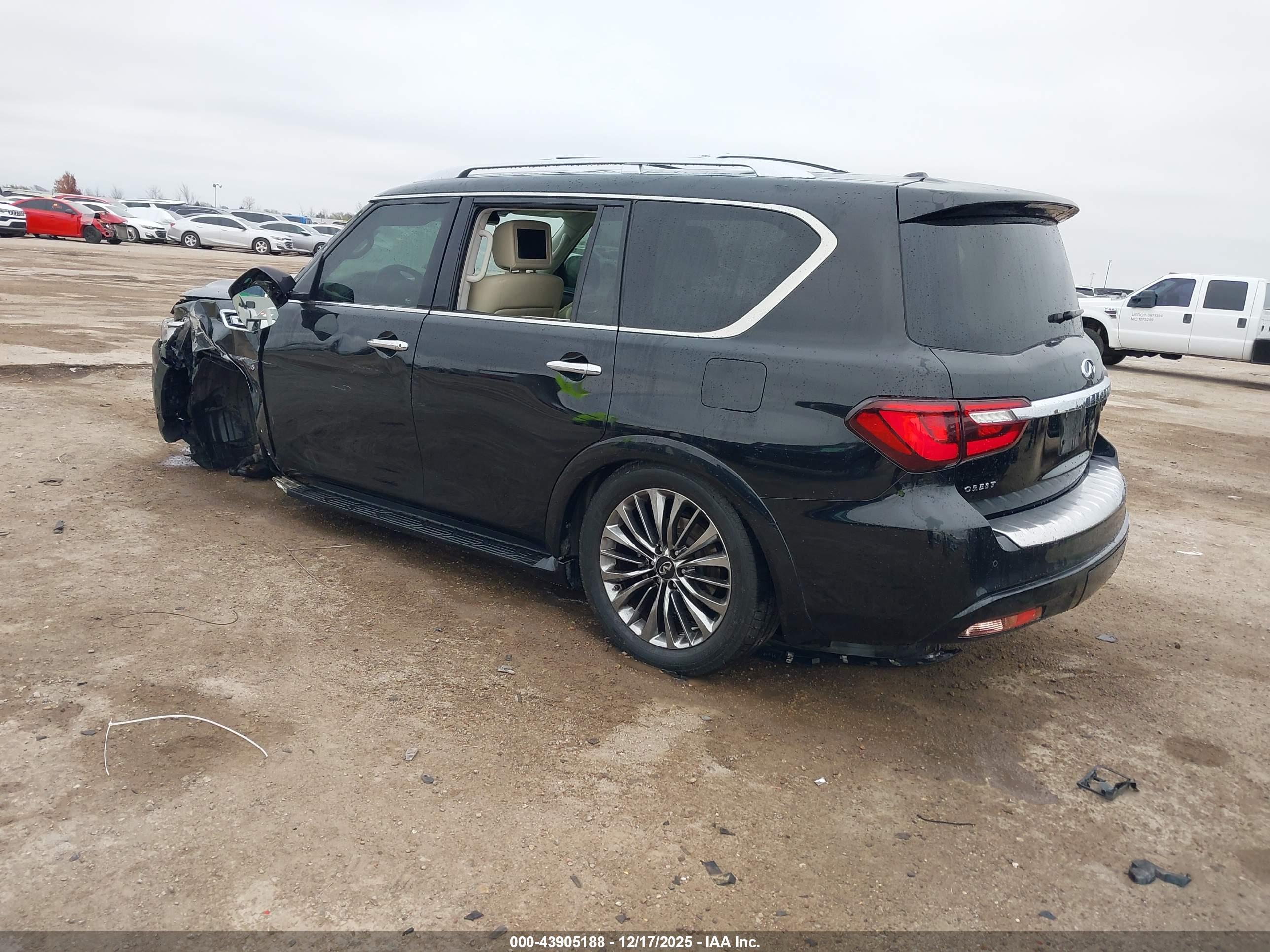 INFINITI QX80 image 3