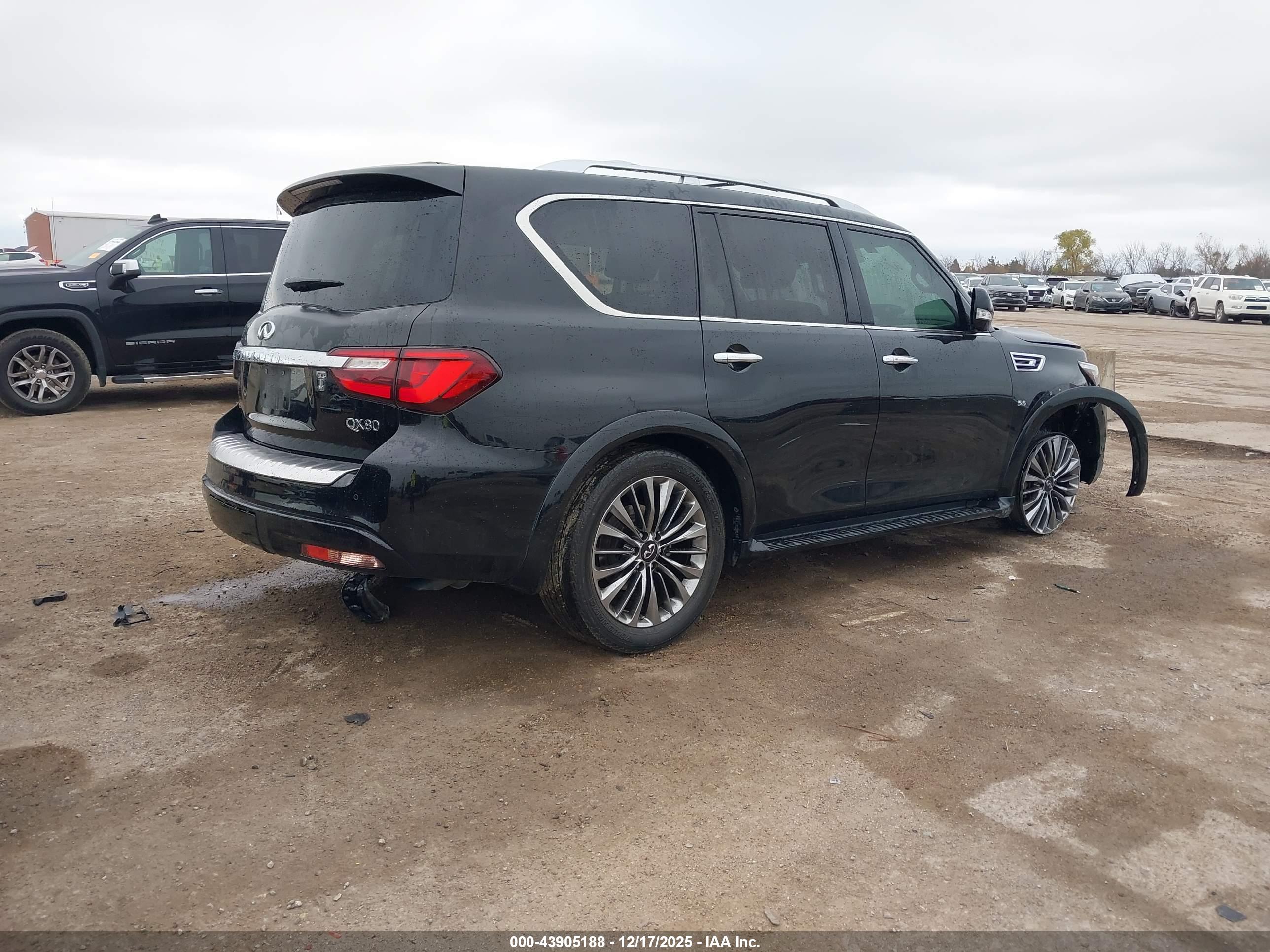 INFINITI QX80 image 4