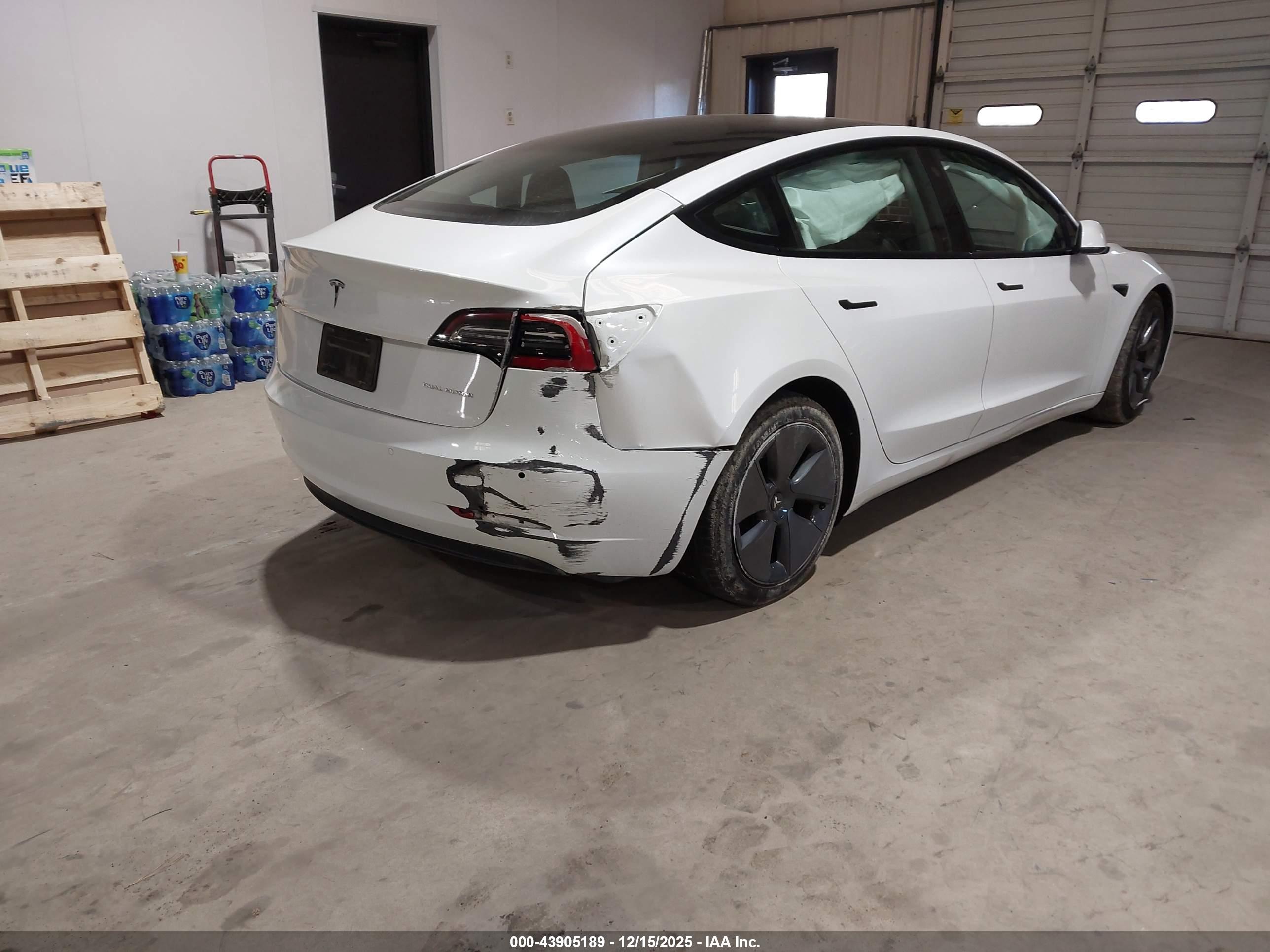 TESLA MODEL image 4