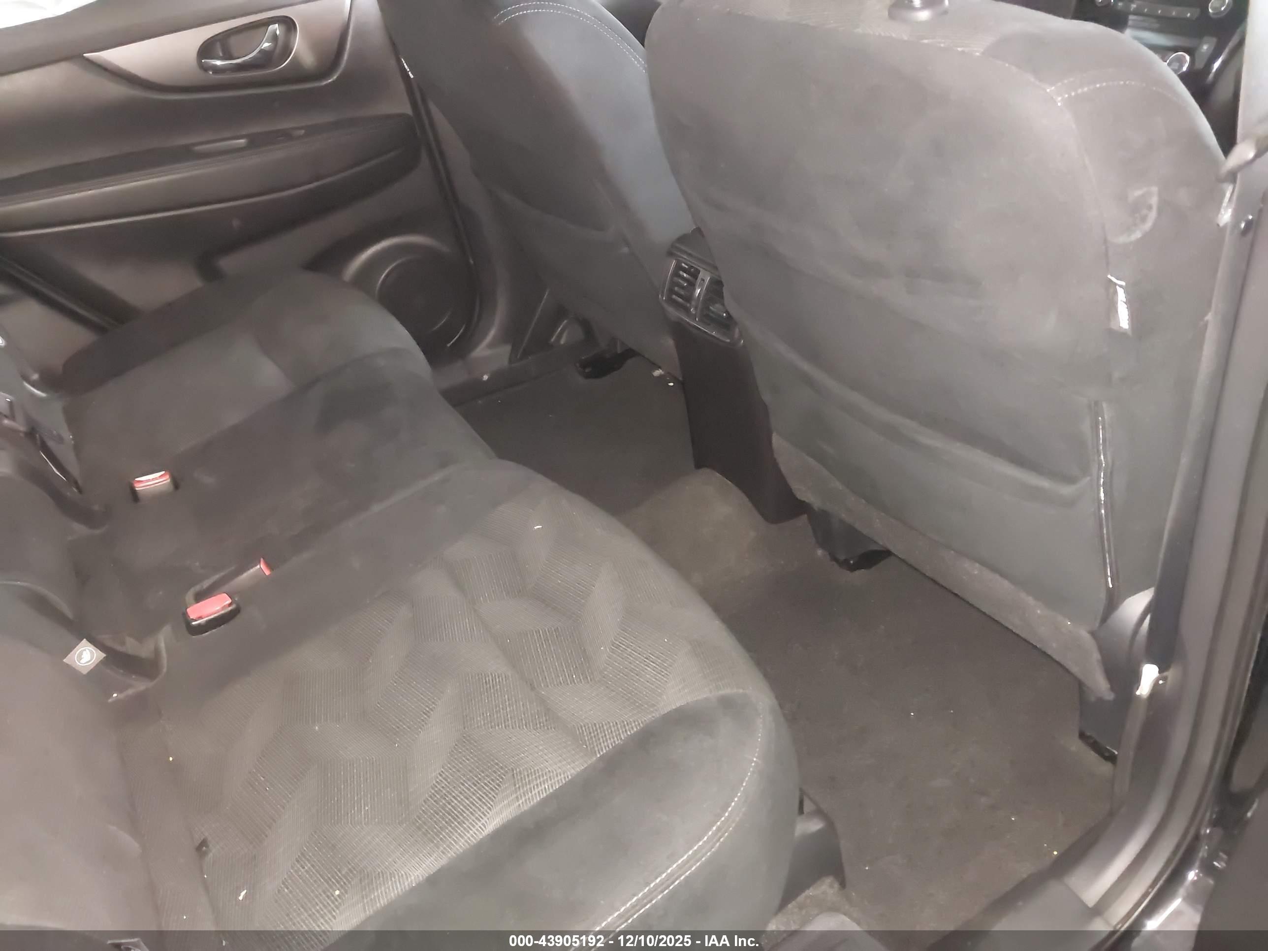 NISSAN ROGUE image 8