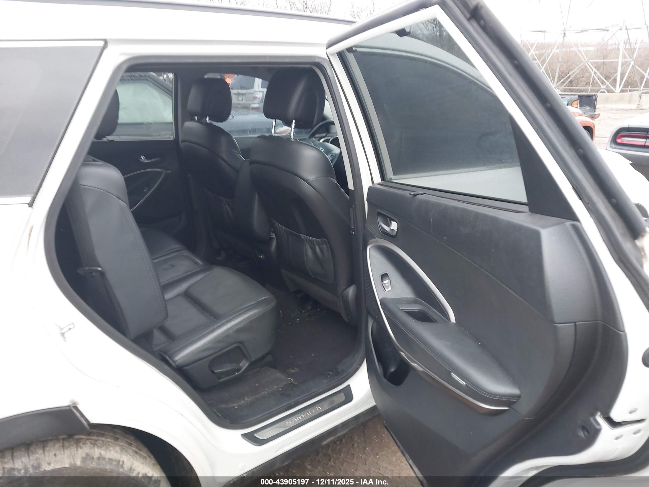 HYUNDAI SANTA image 8