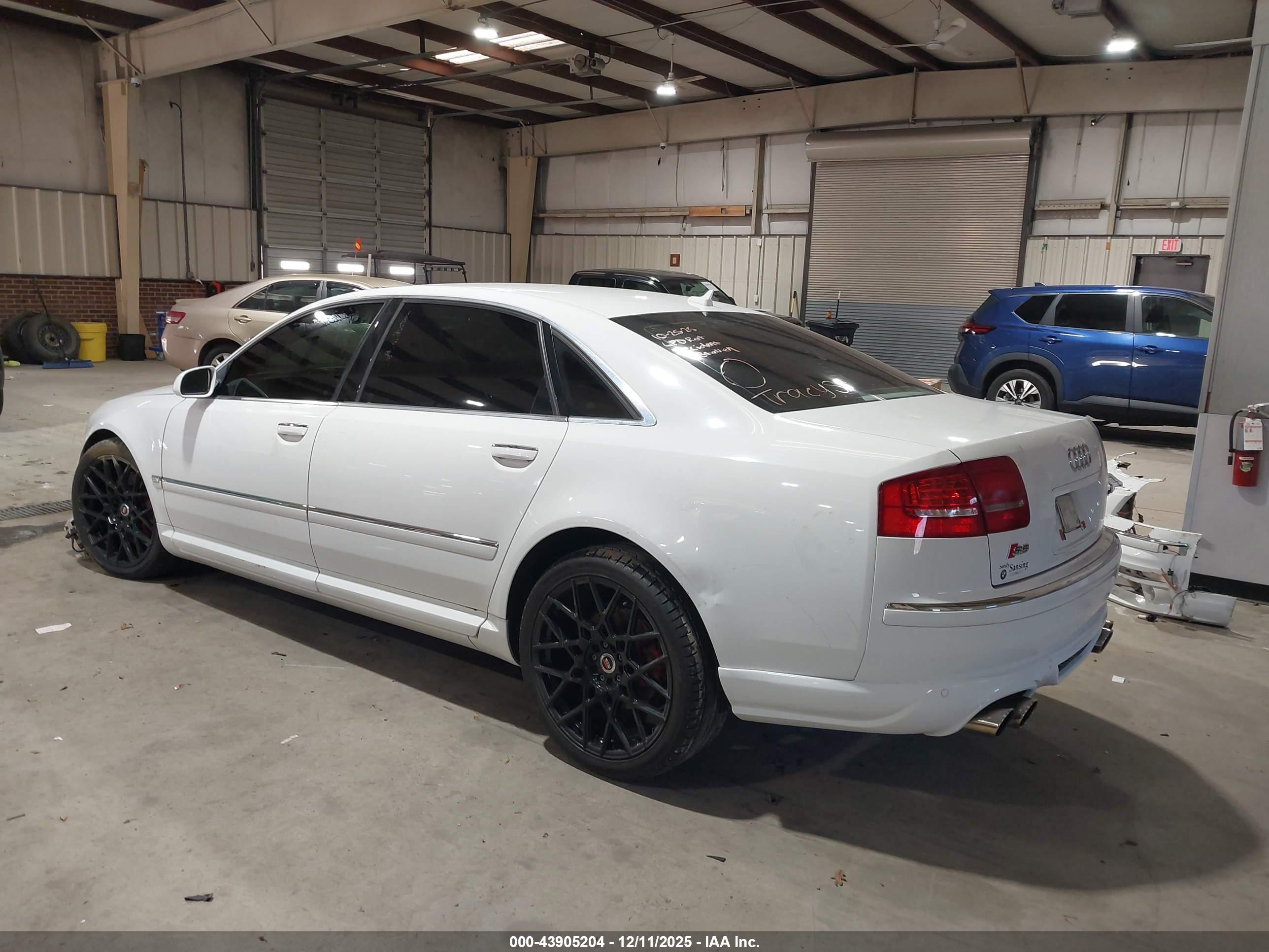 AUDI A8 image 3