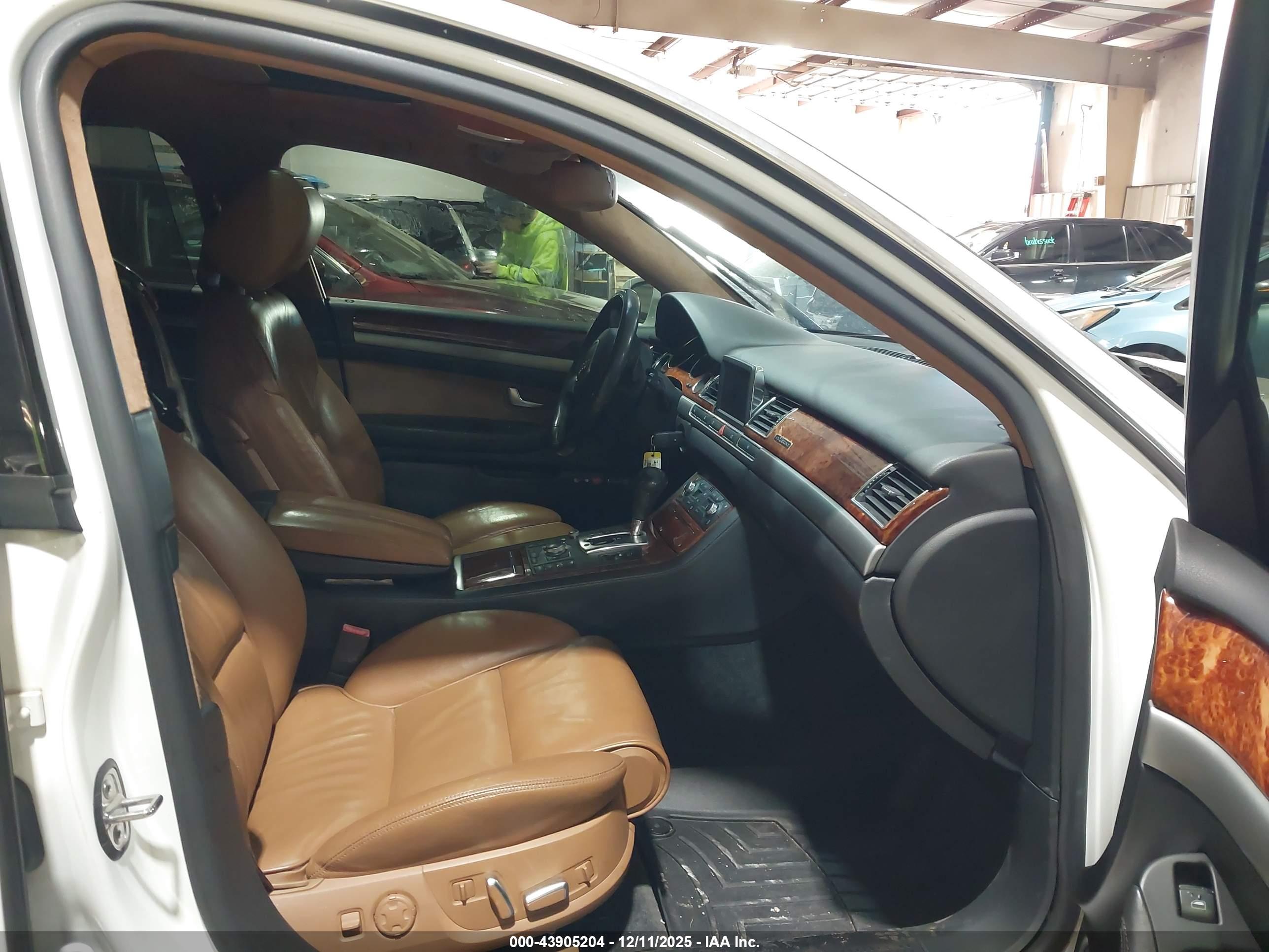 AUDI A8 image 5