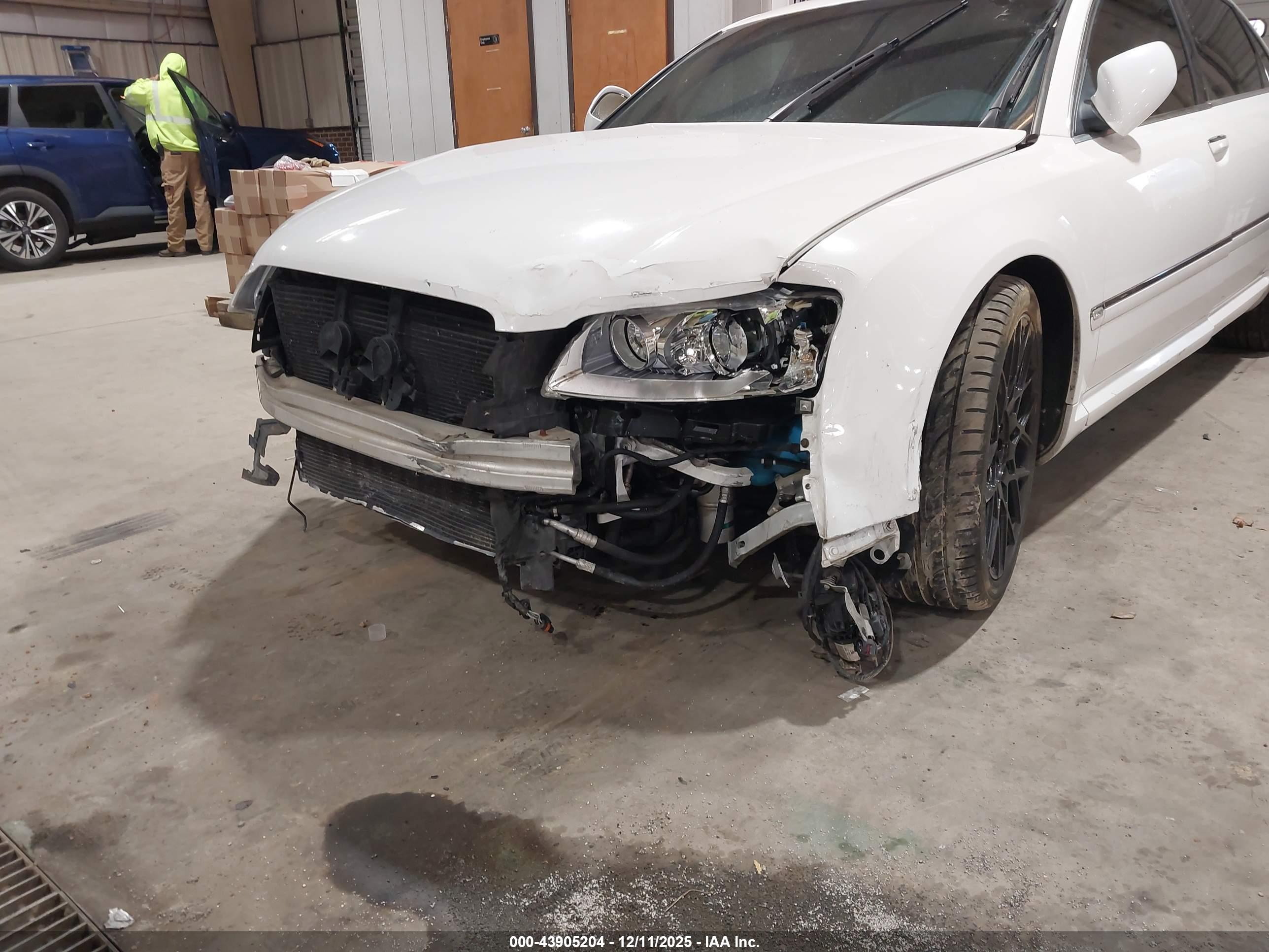 AUDI A8 image 6
