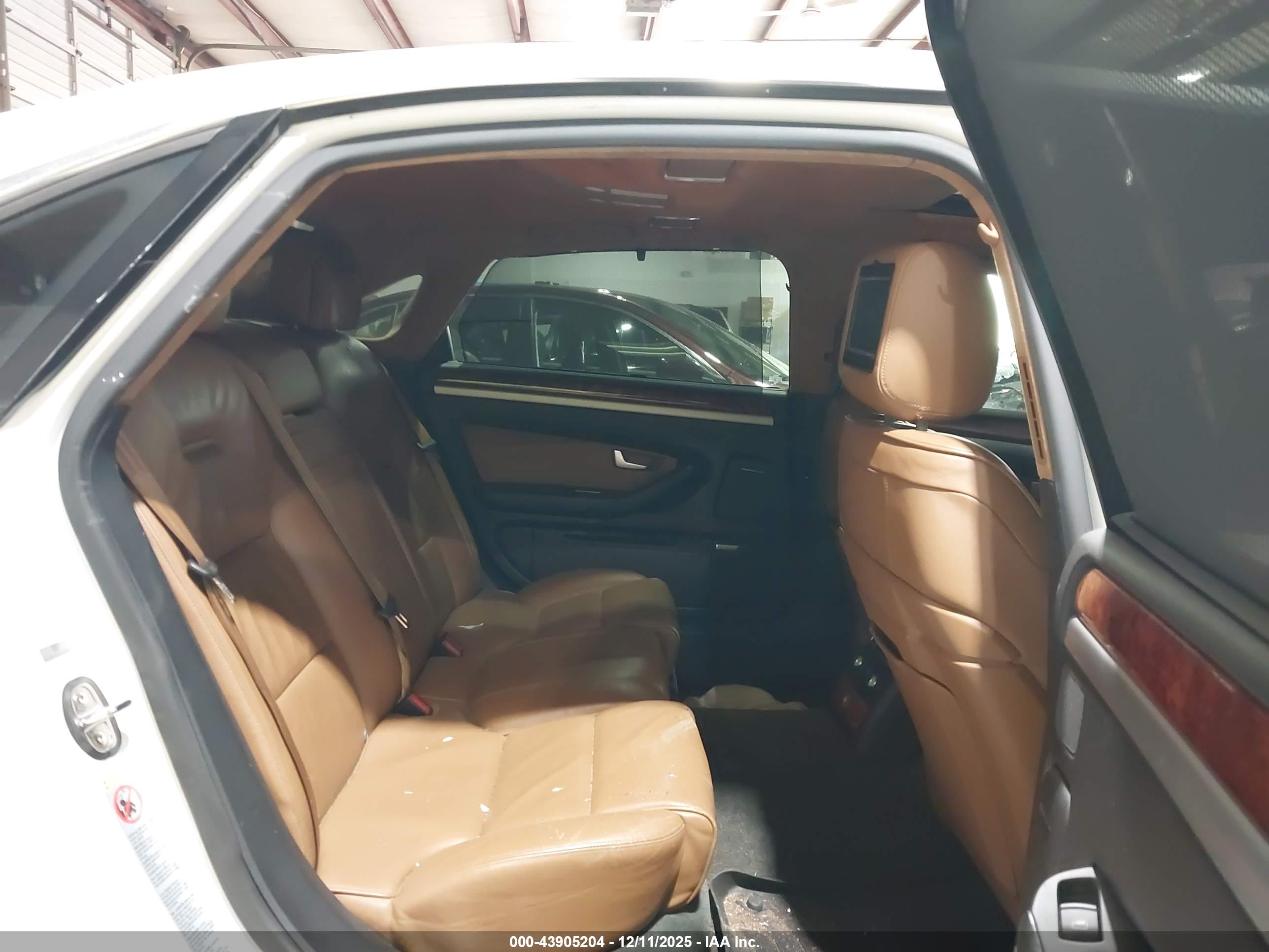 AUDI A8 image 8