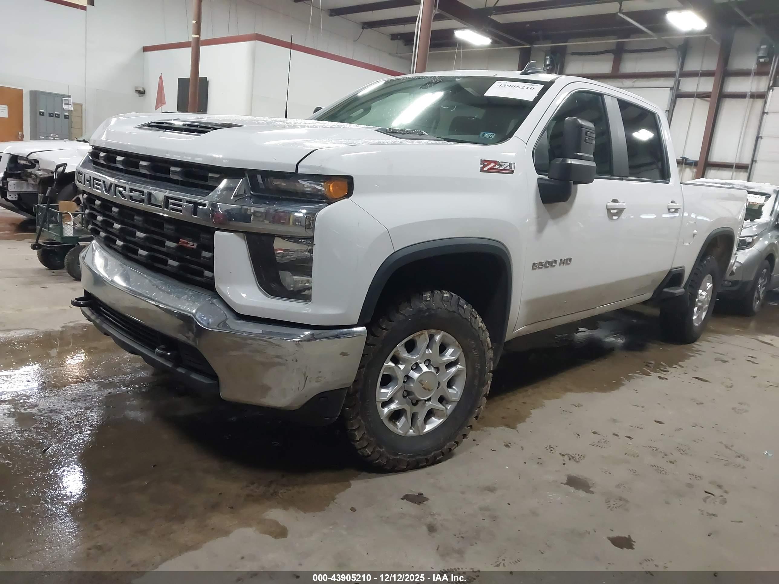 CHEVROLET SILVERADO image 2