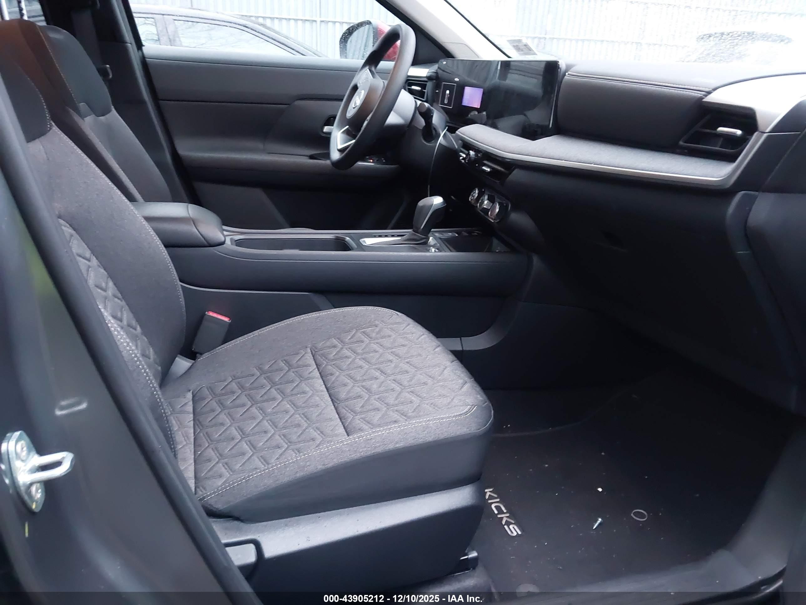 NISSAN KICKS image 5