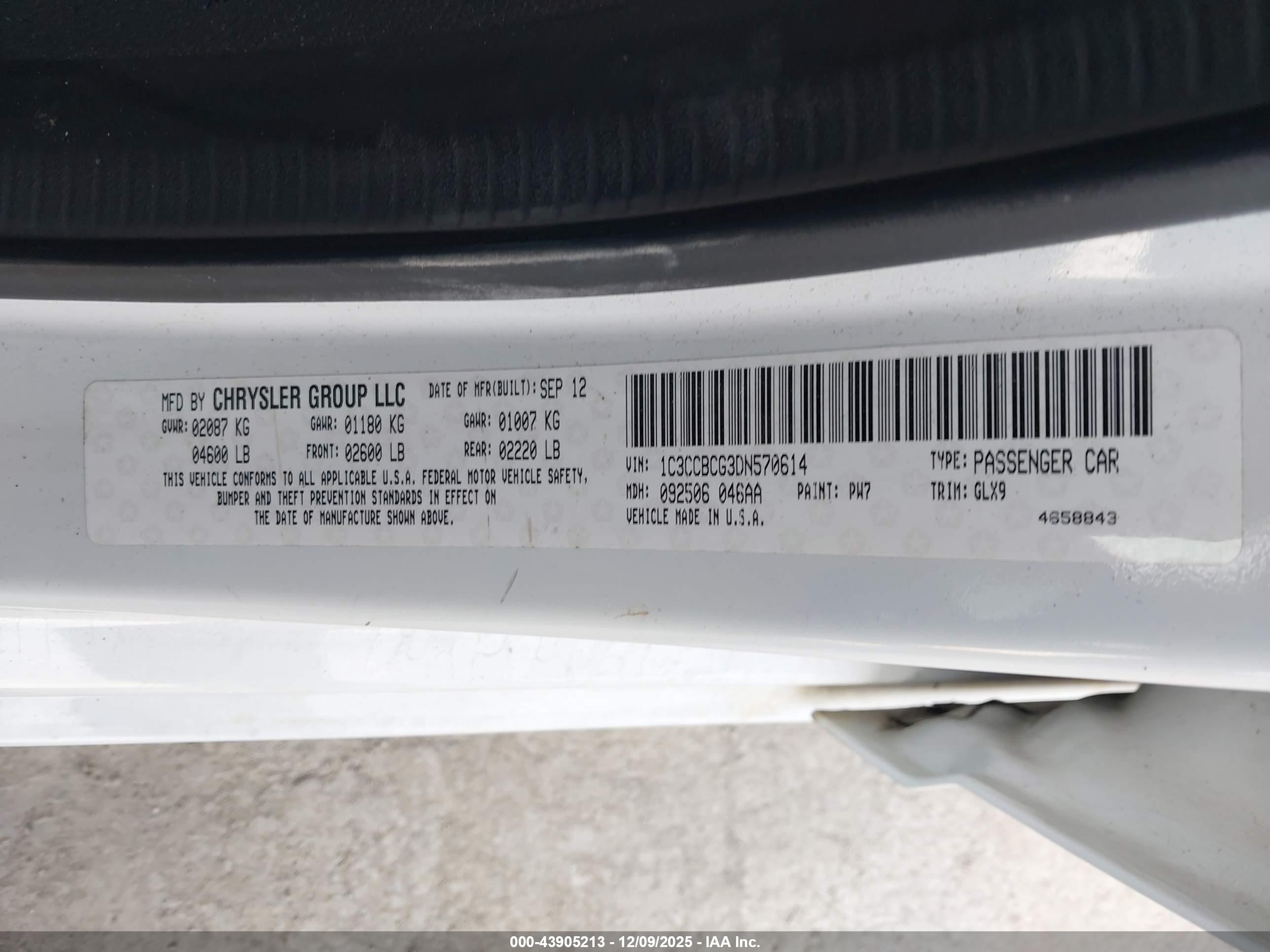 CHRYSLER 200 image 9