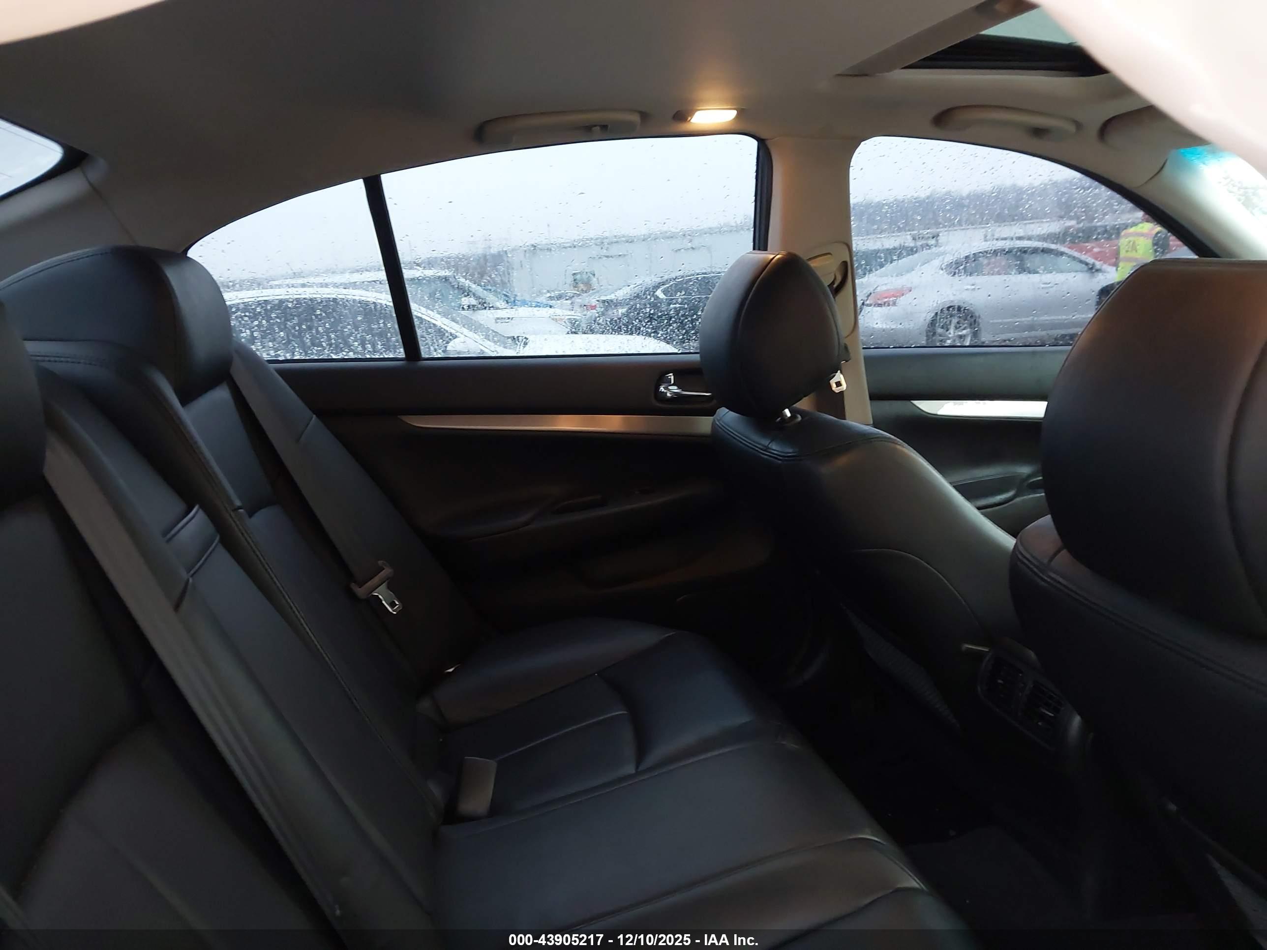 INFINITI G37X image 8