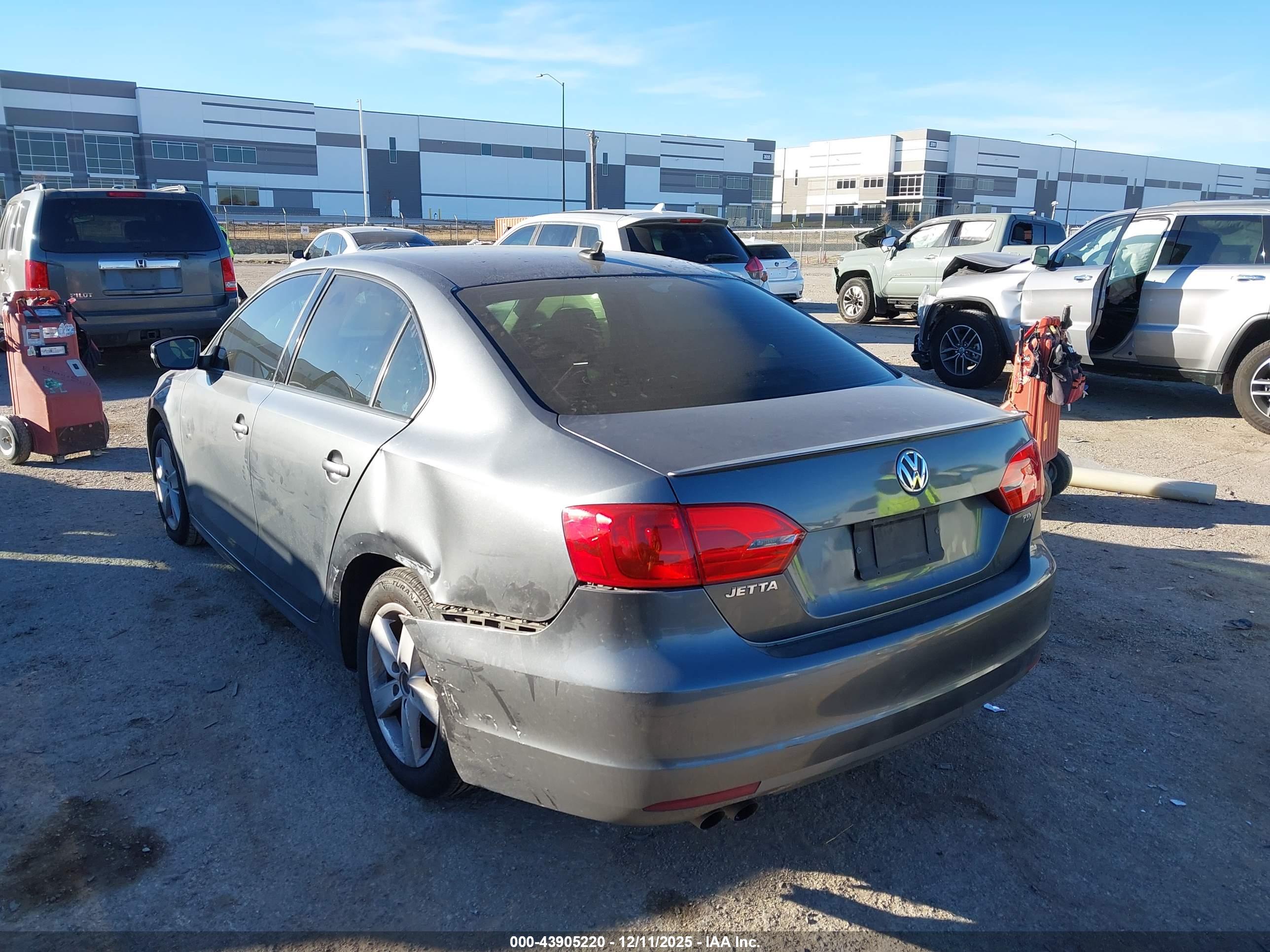 VOLKSWAGEN JETTA image 3