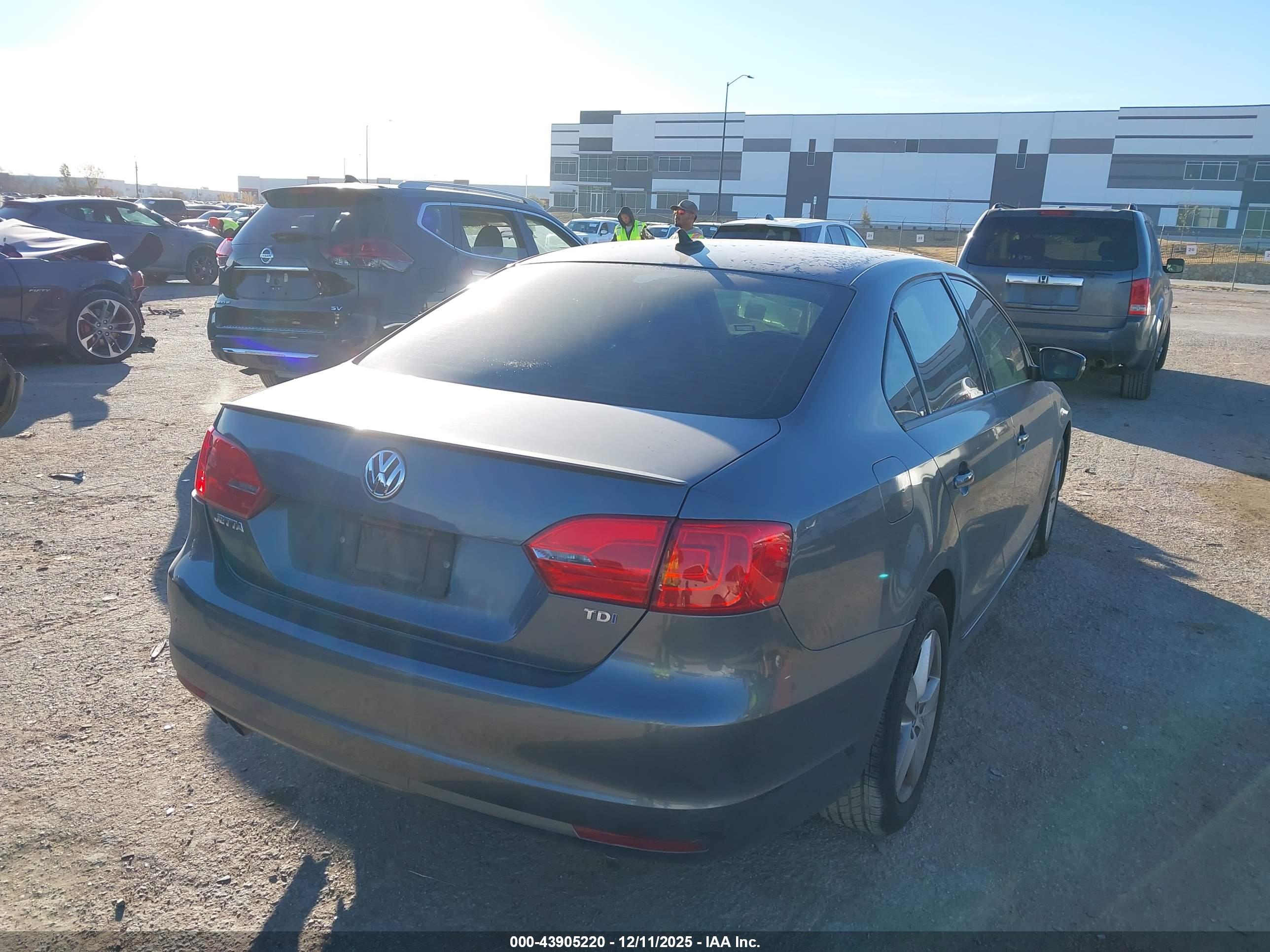 VOLKSWAGEN JETTA image 4