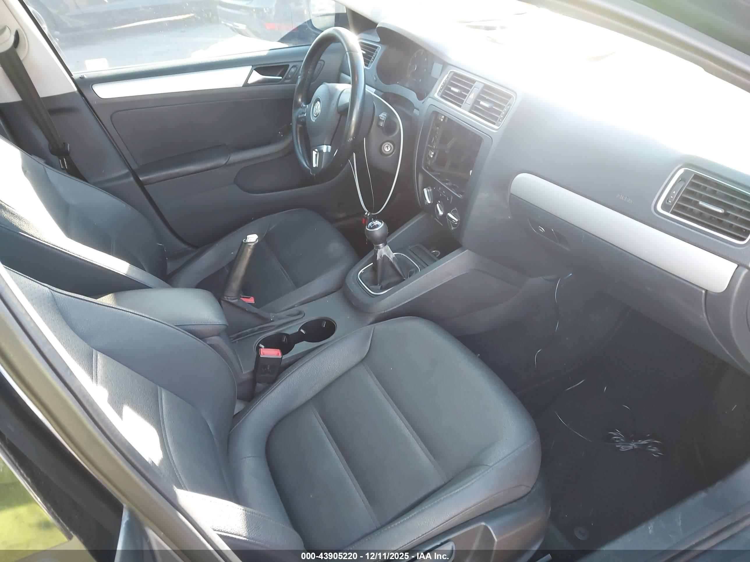 VOLKSWAGEN JETTA image 5