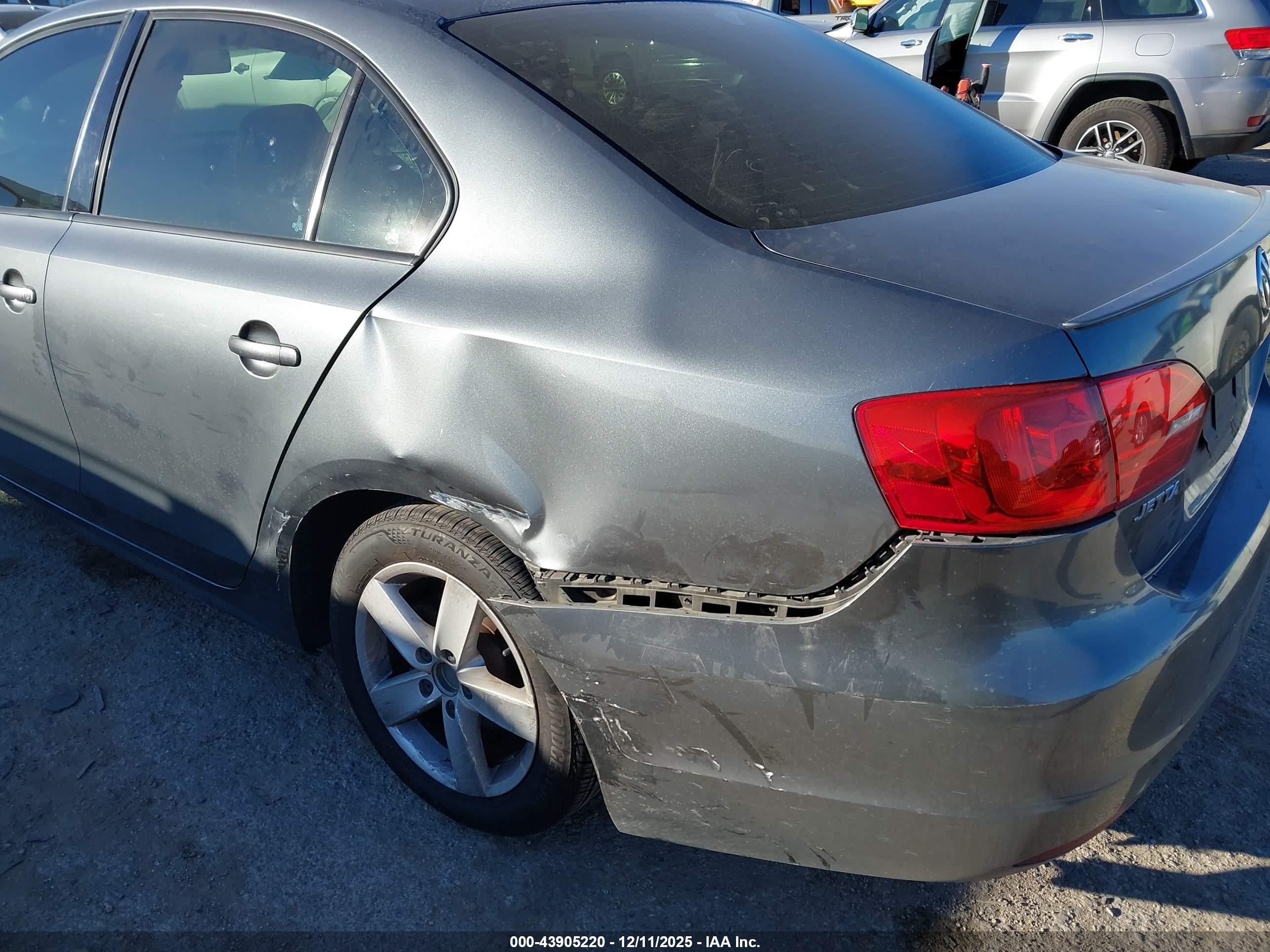 VOLKSWAGEN JETTA image 6