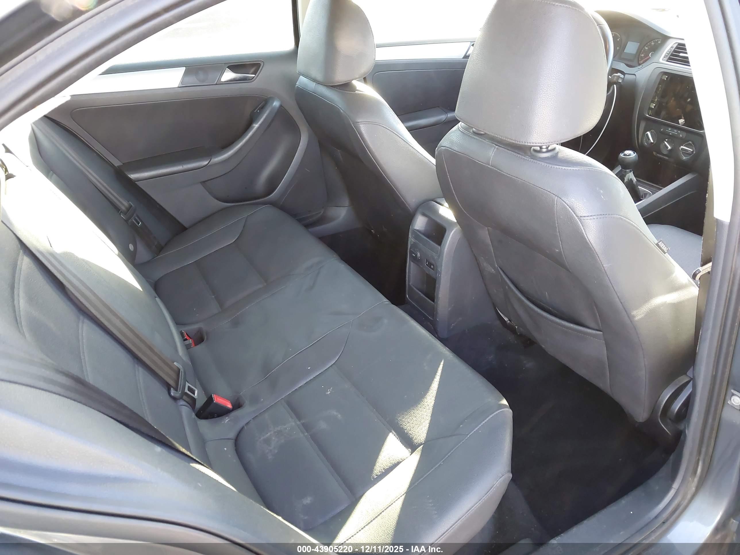VOLKSWAGEN JETTA image 8
