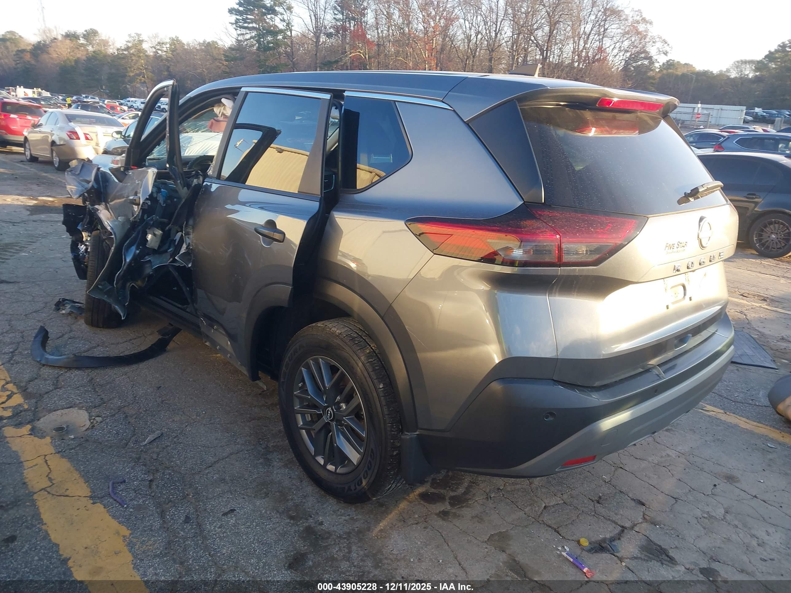 NISSAN ROGUE image 3