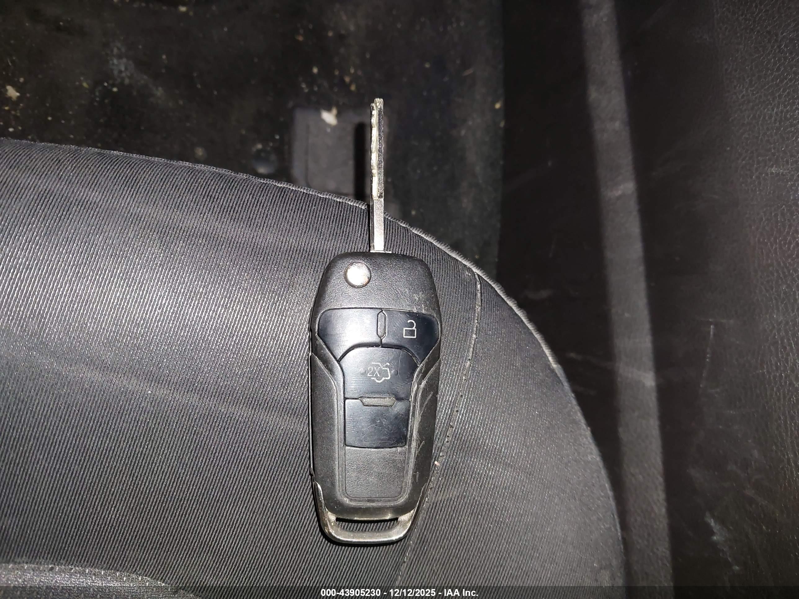 FORD FUSION image 11