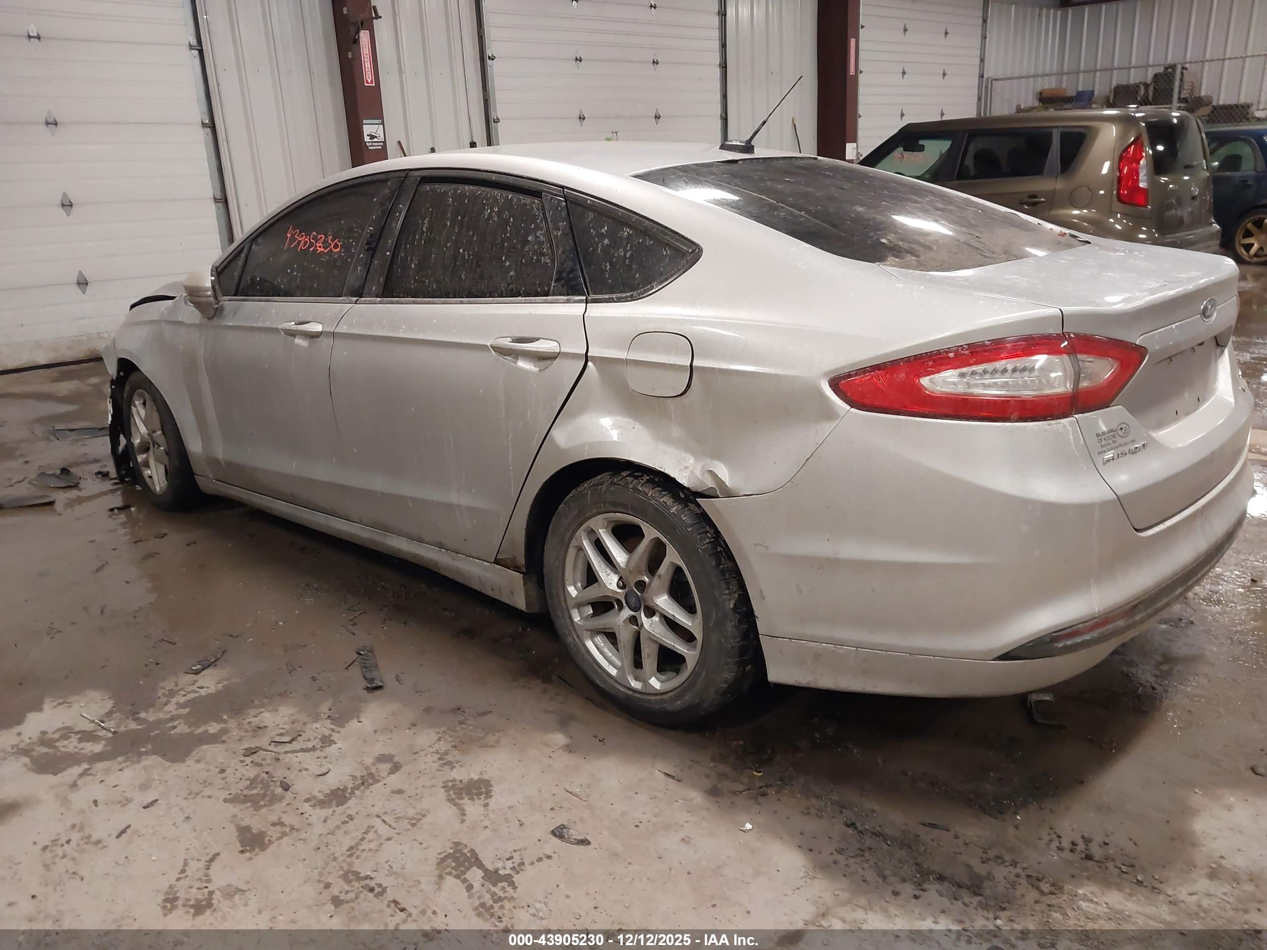 FORD FUSION image 3