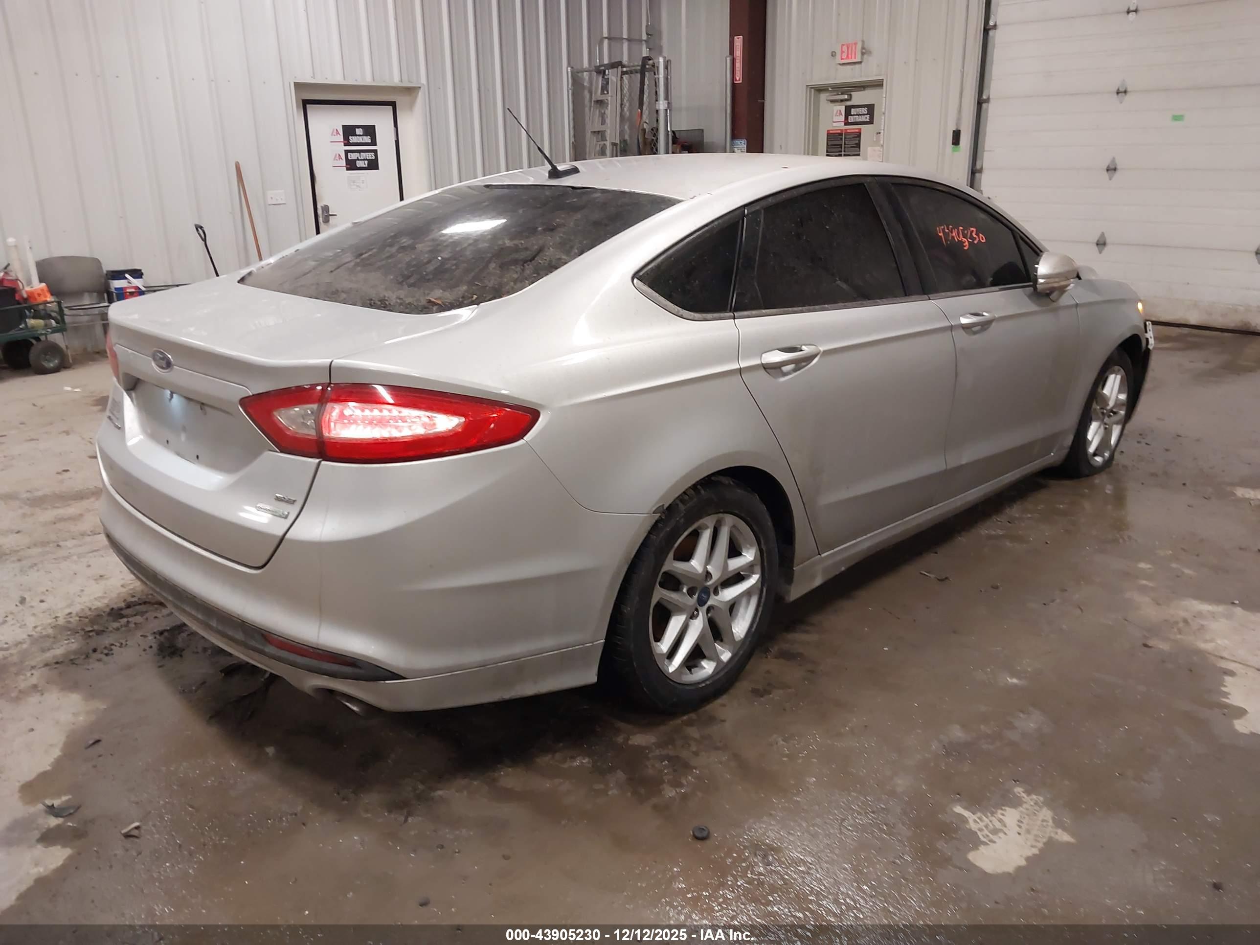 FORD FUSION image 4