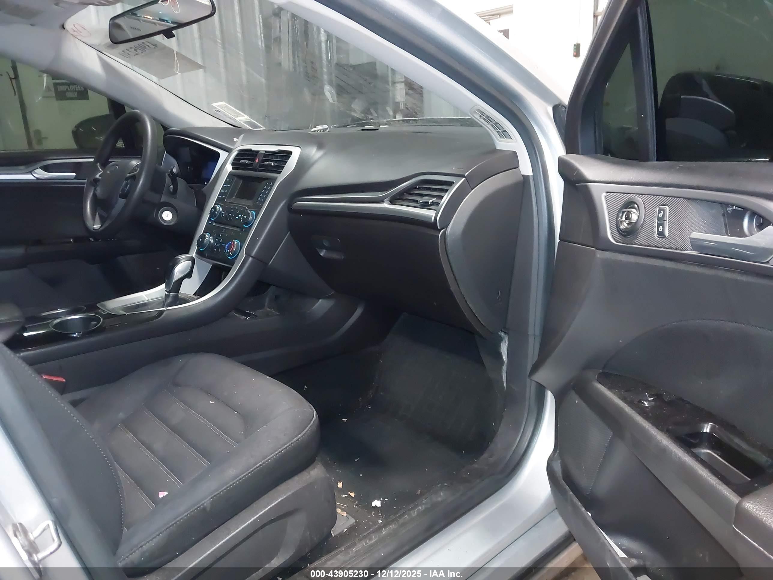 FORD FUSION image 5