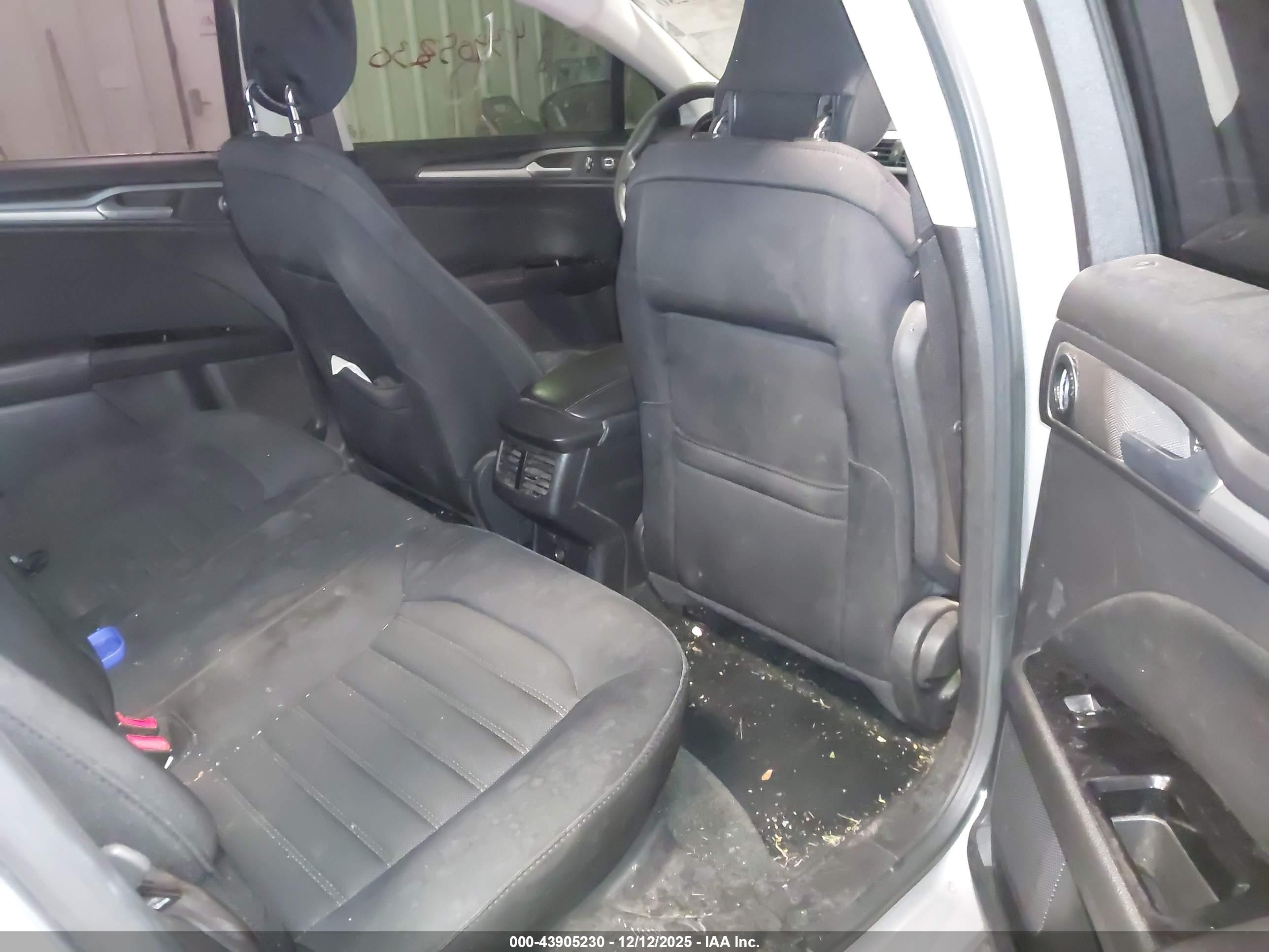 FORD FUSION image 8