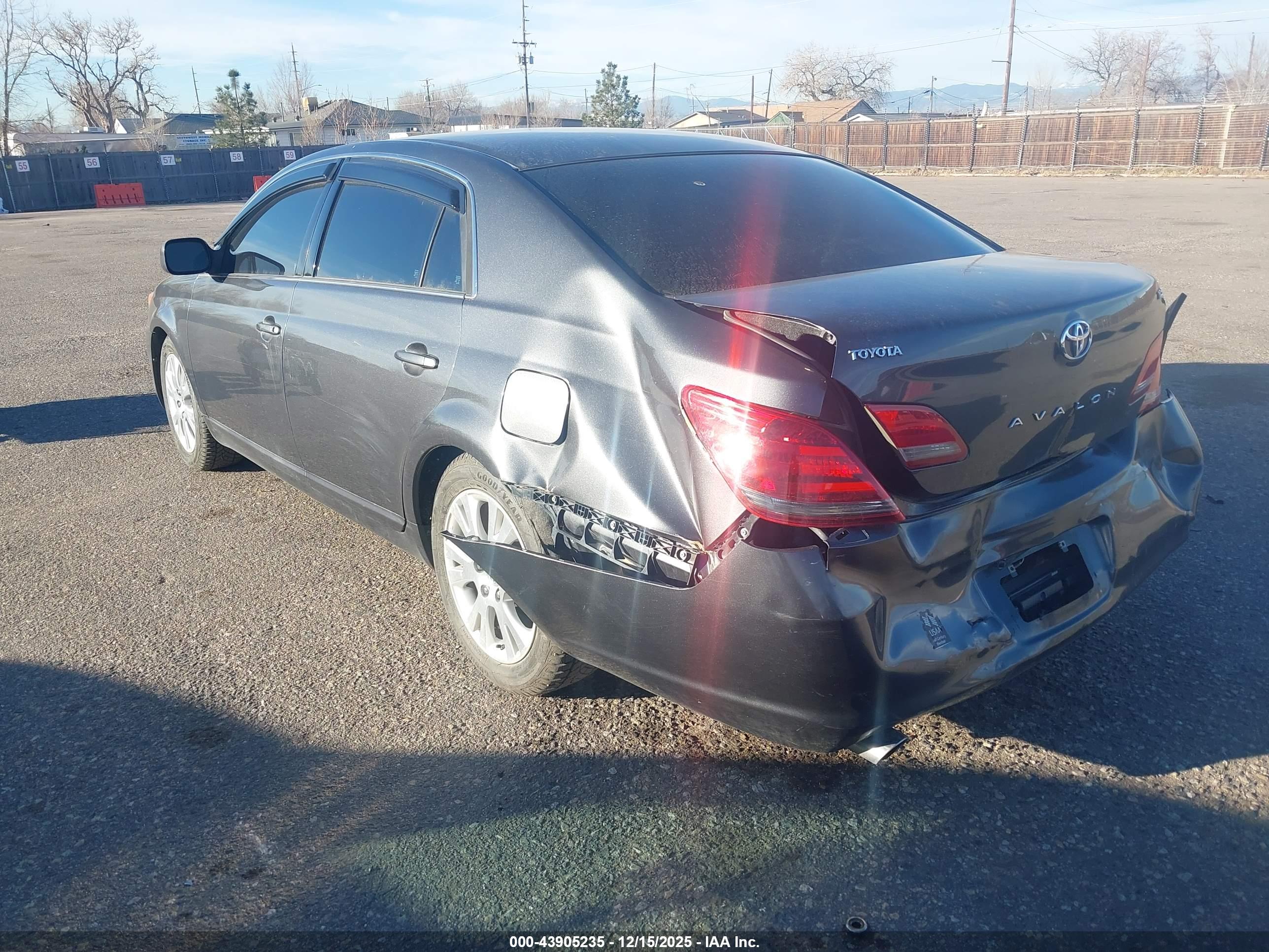 TOYOTA AVALON image 3