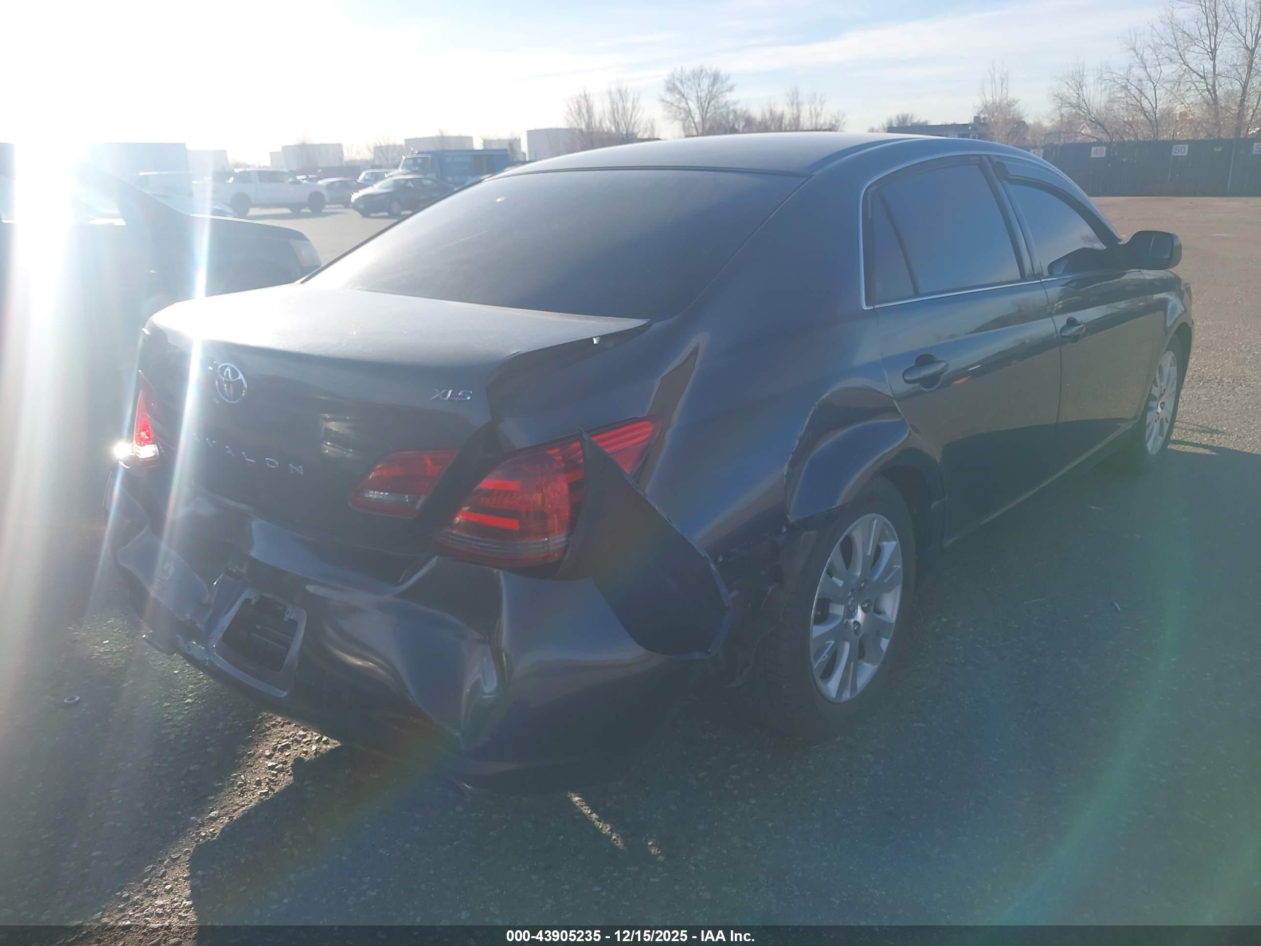 TOYOTA AVALON image 4