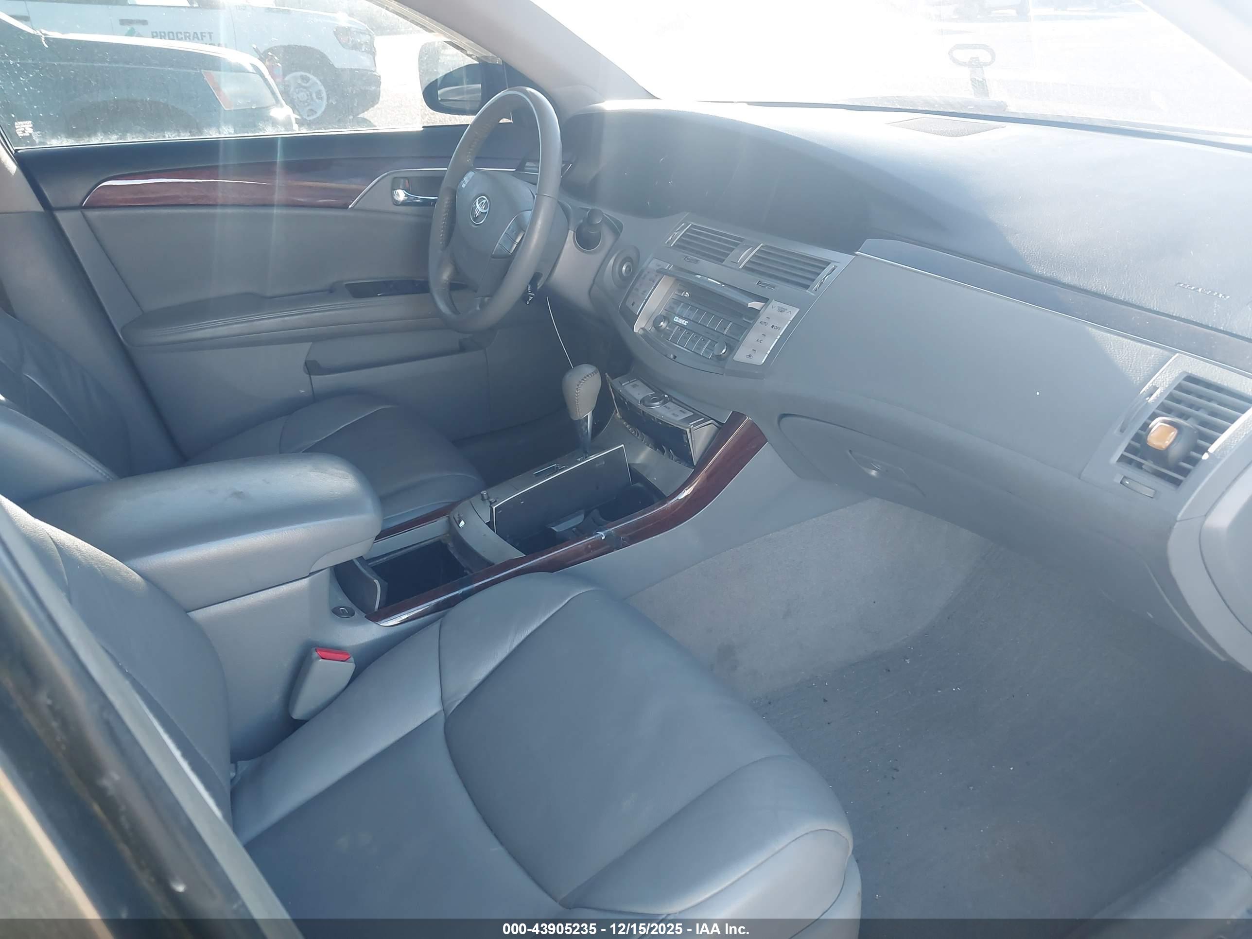 TOYOTA AVALON image 5