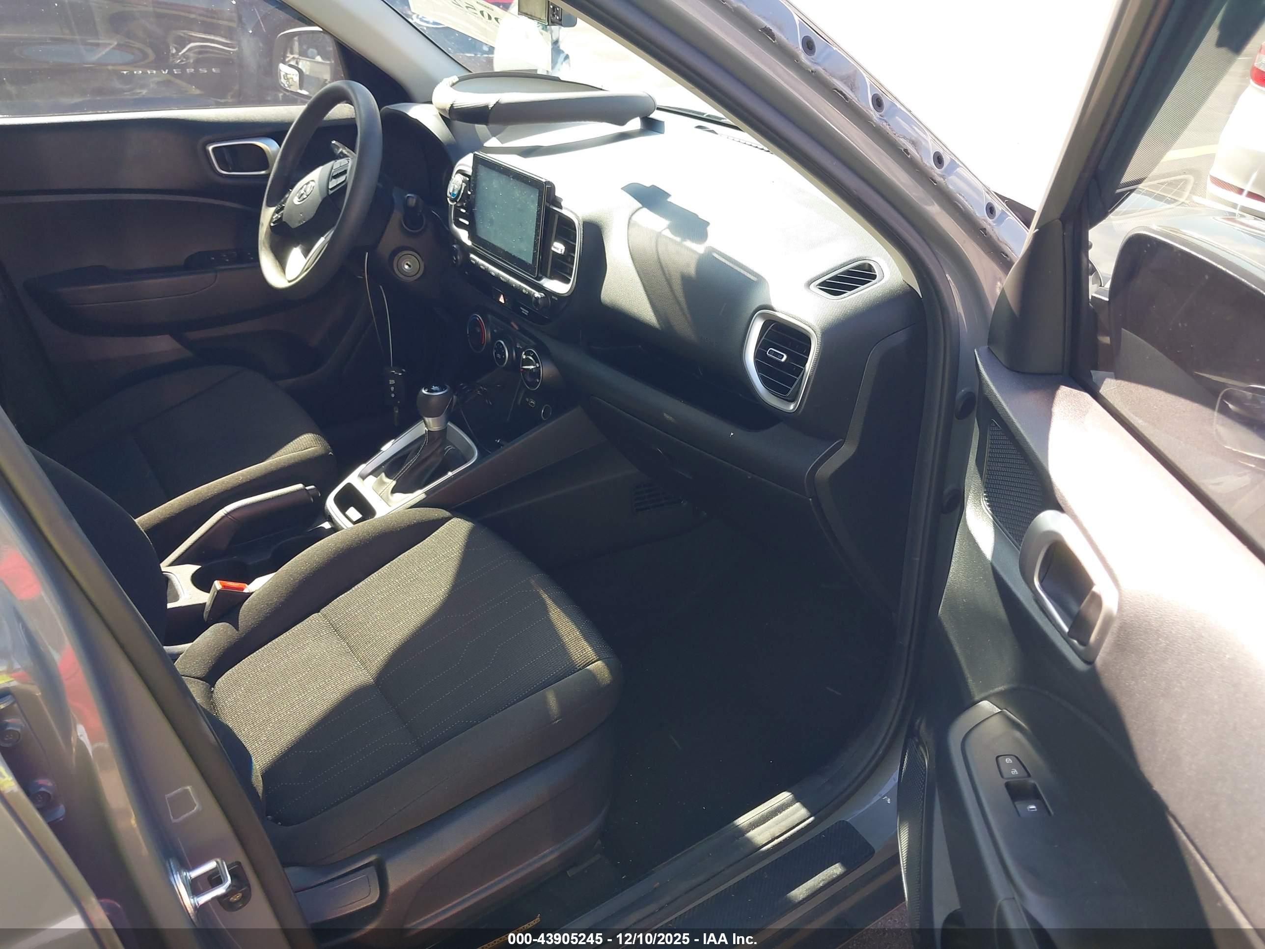 HYUNDAI VENUE image 5