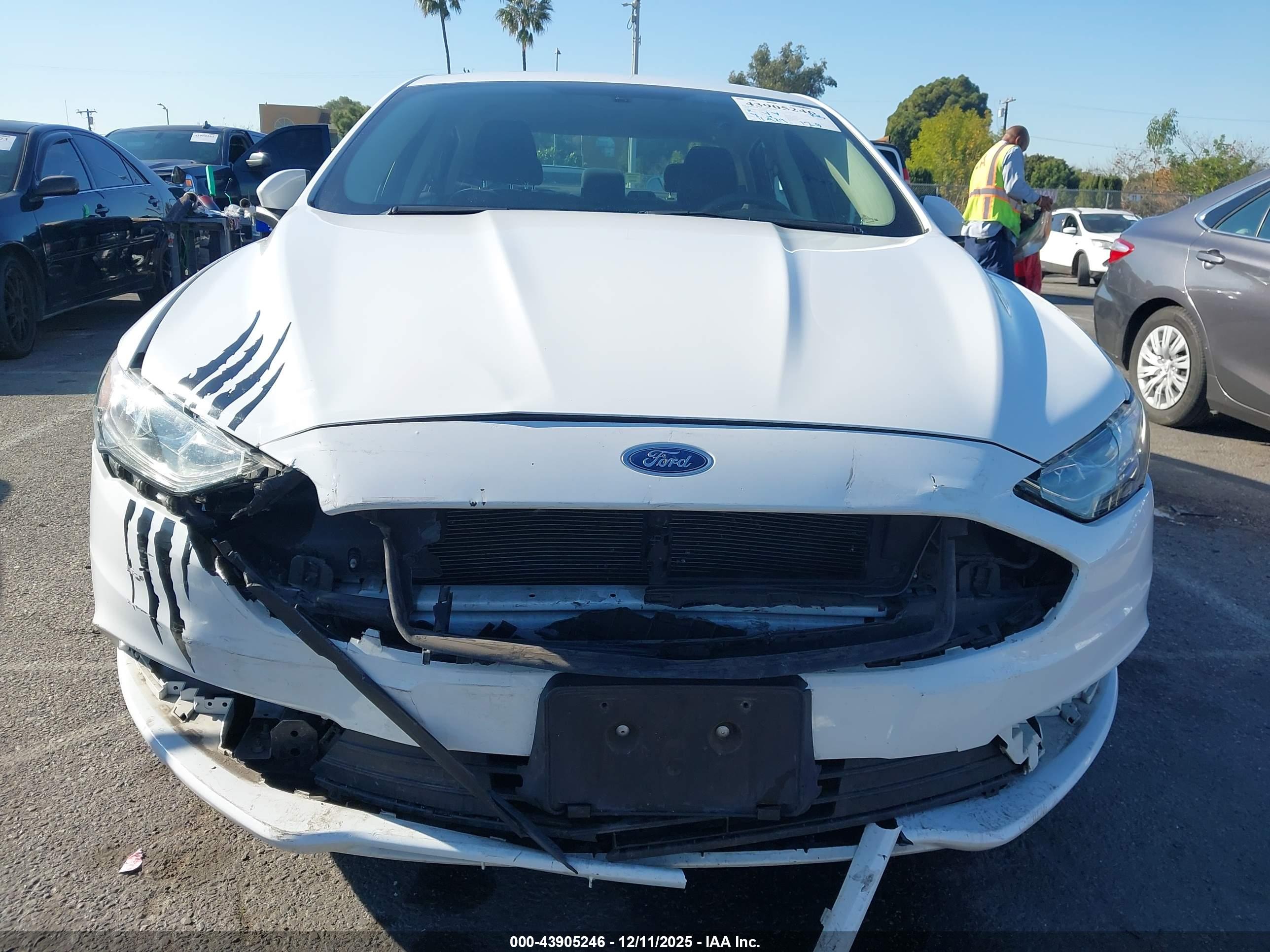 FORD FUSION image 6