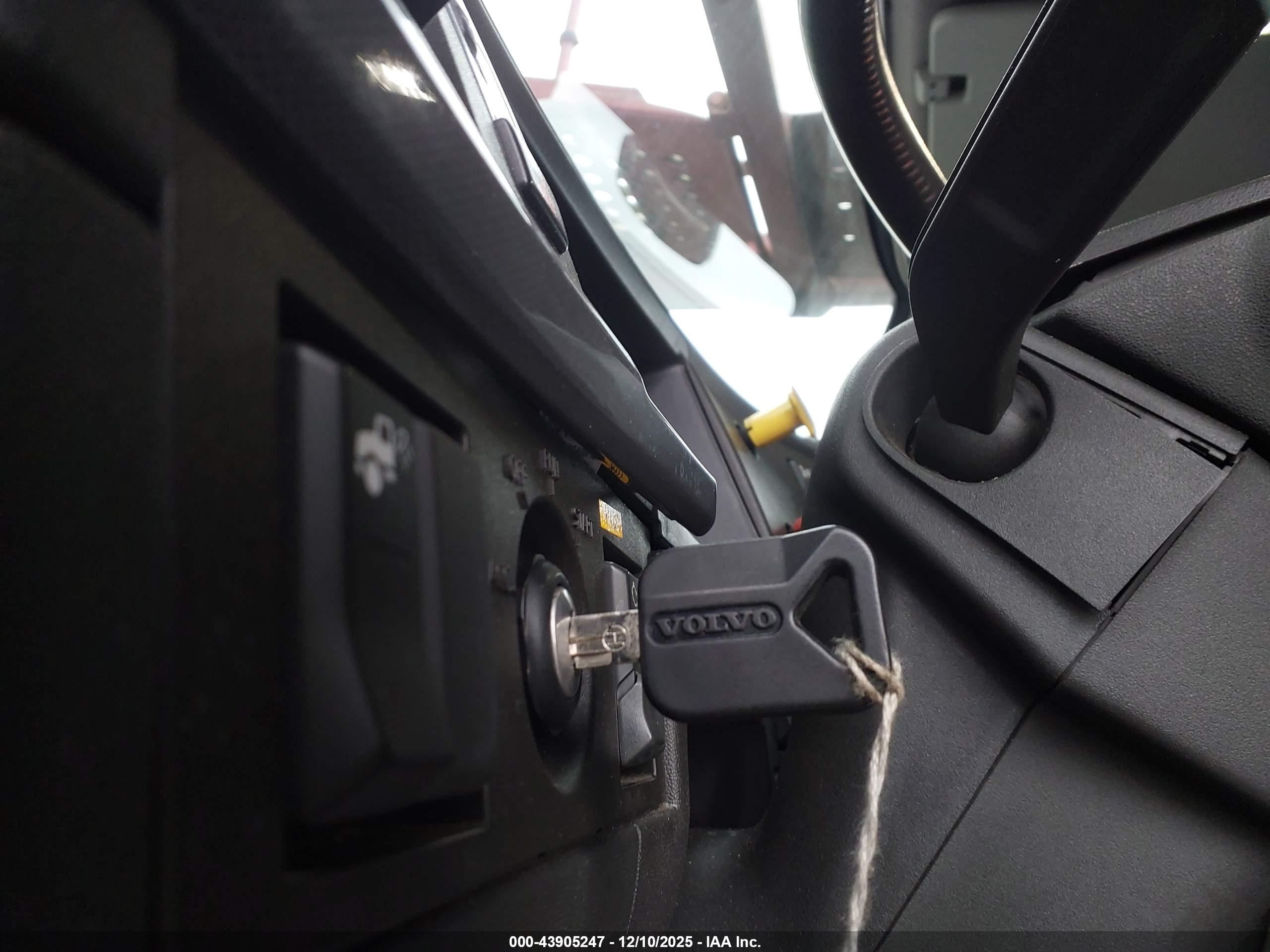 VOLVO VAH image 11