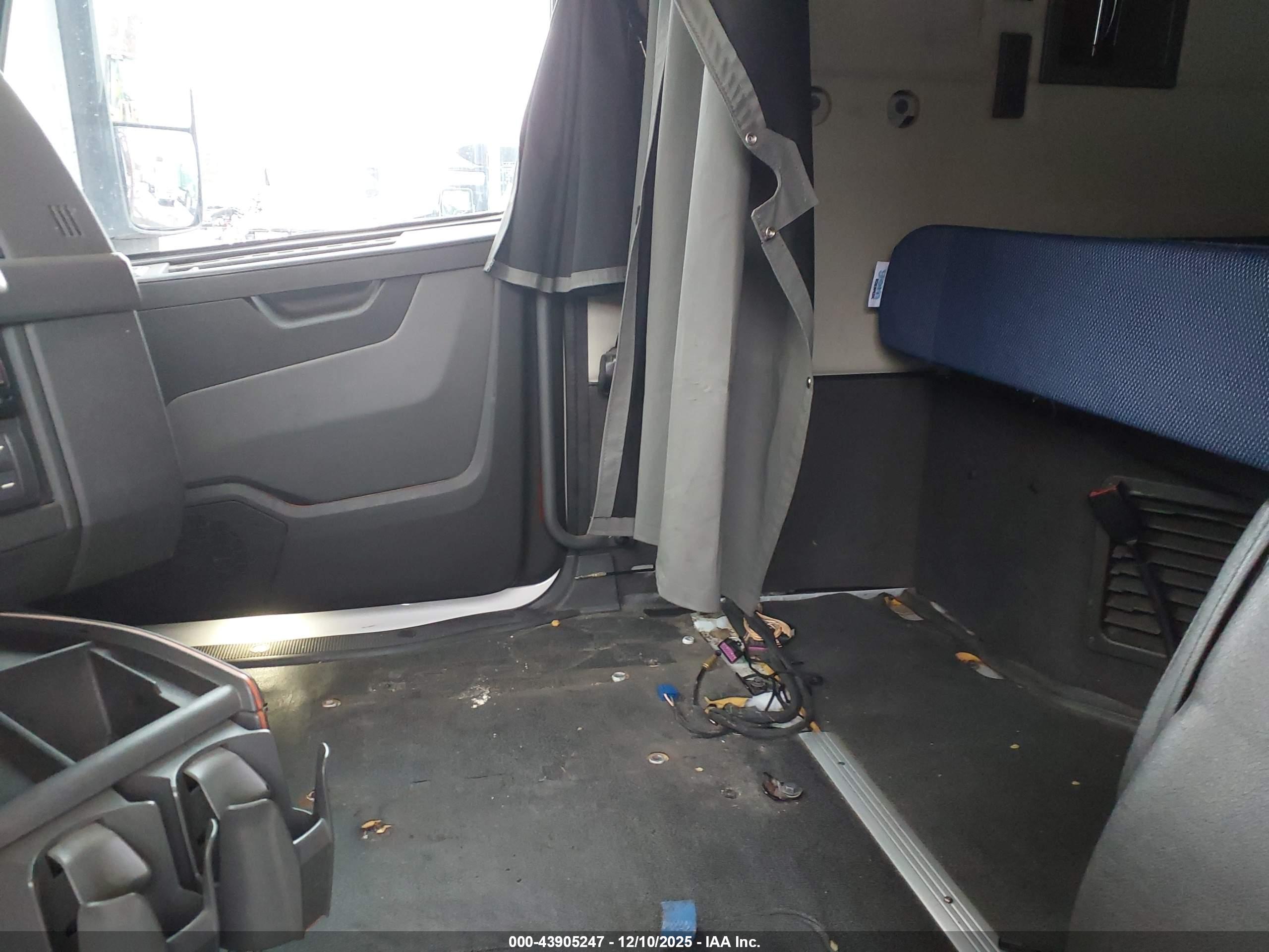 VOLVO VAH image 8