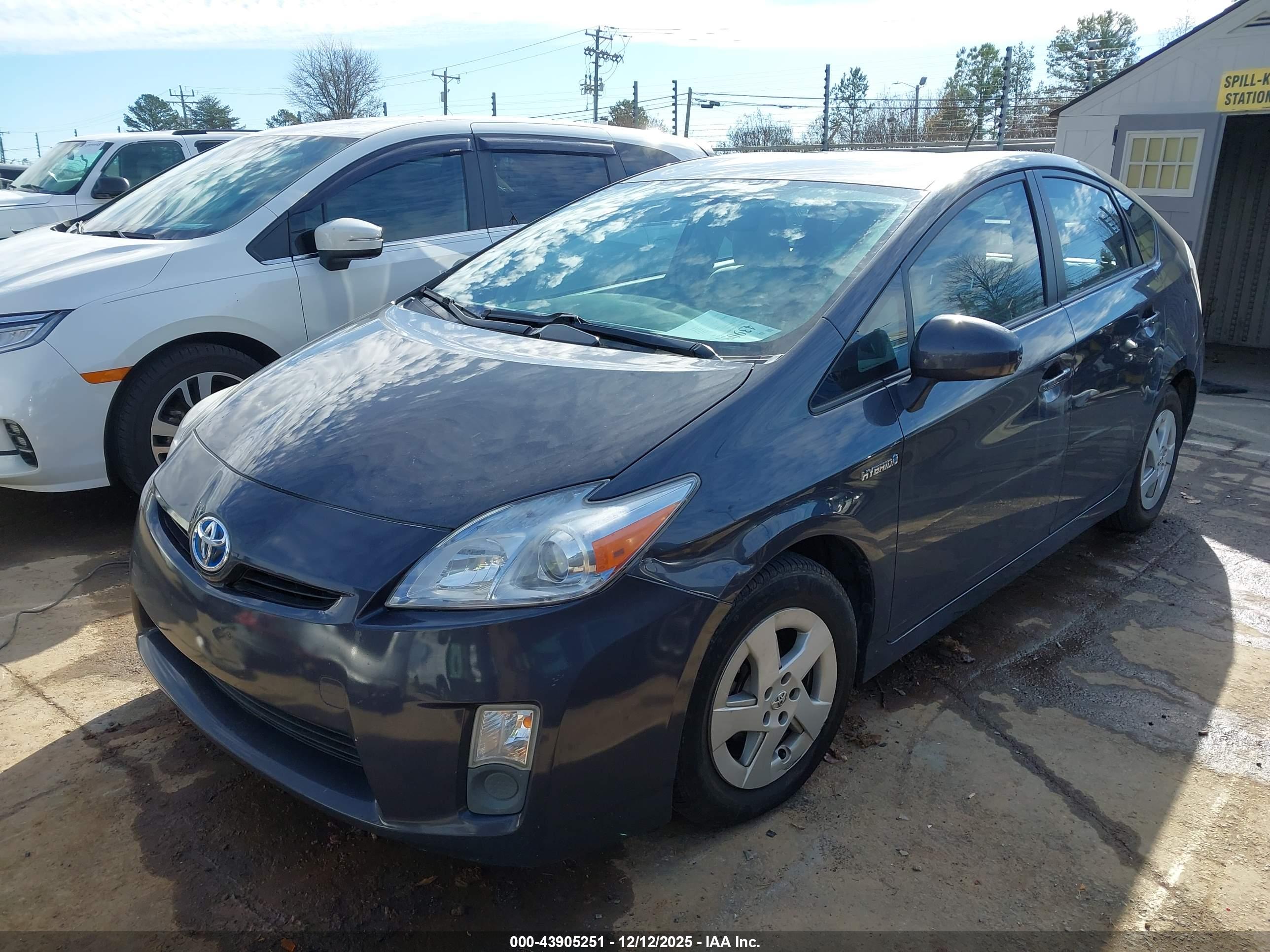 TOYOTA PRIUS image 2