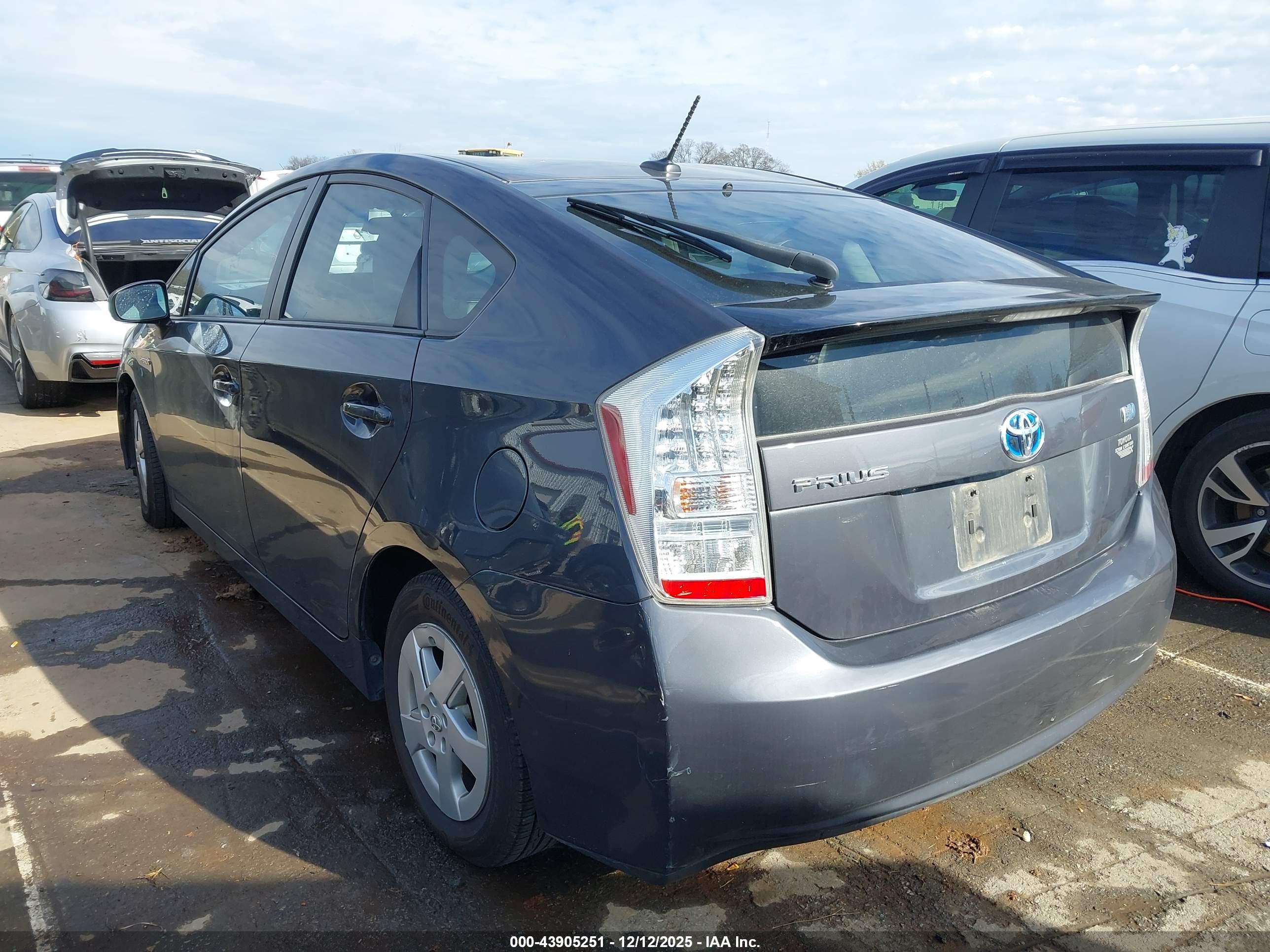TOYOTA PRIUS image 3