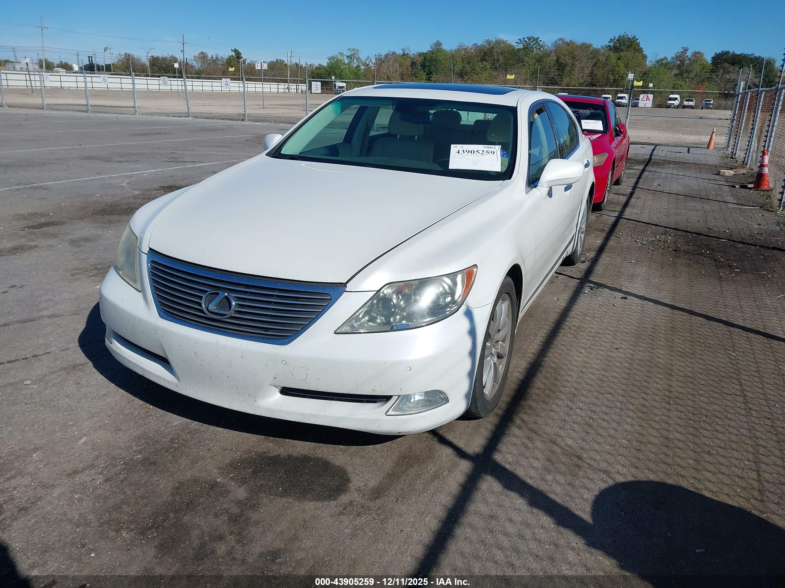 LEXUS LS image 2