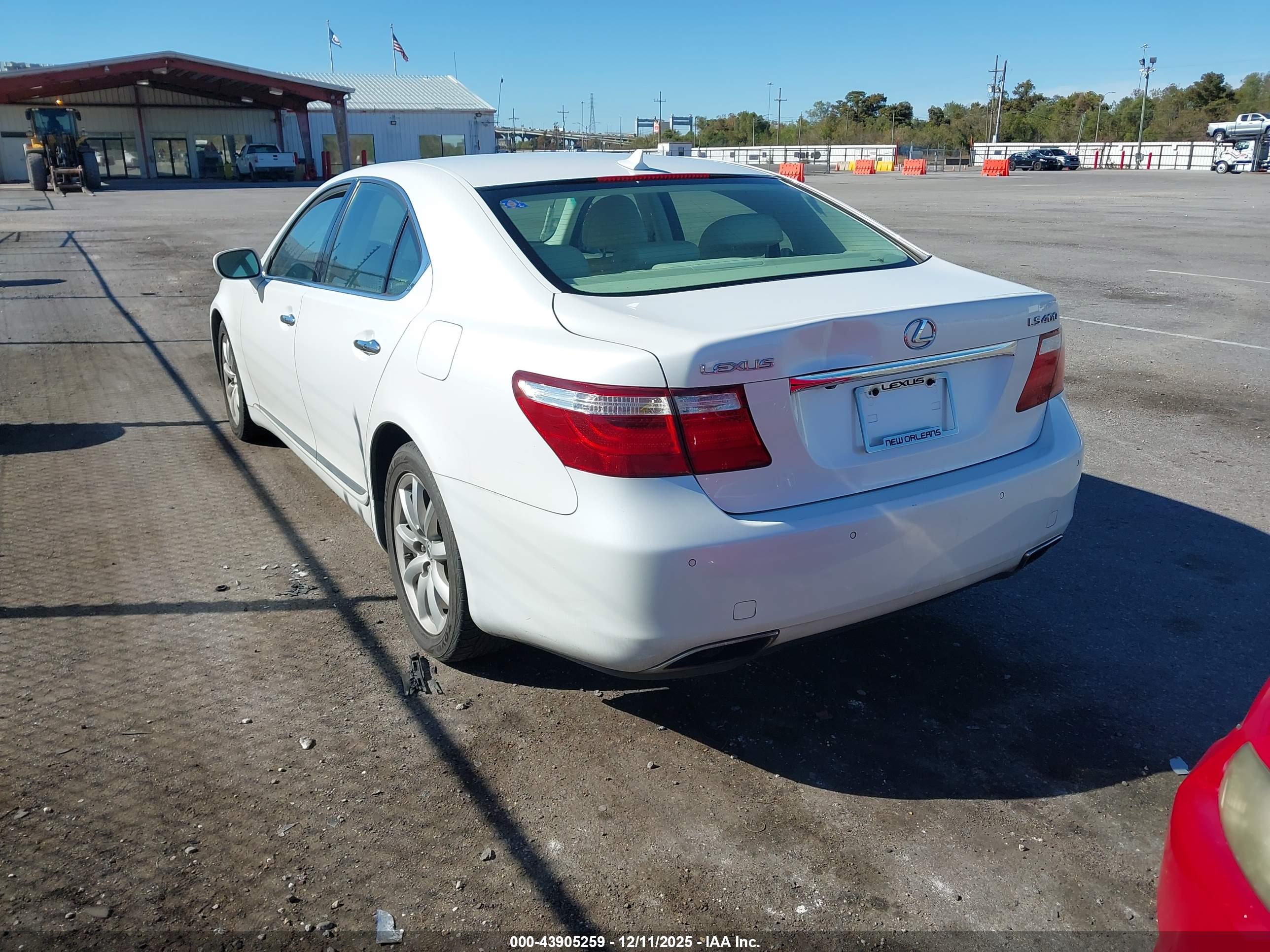 LEXUS LS image 3