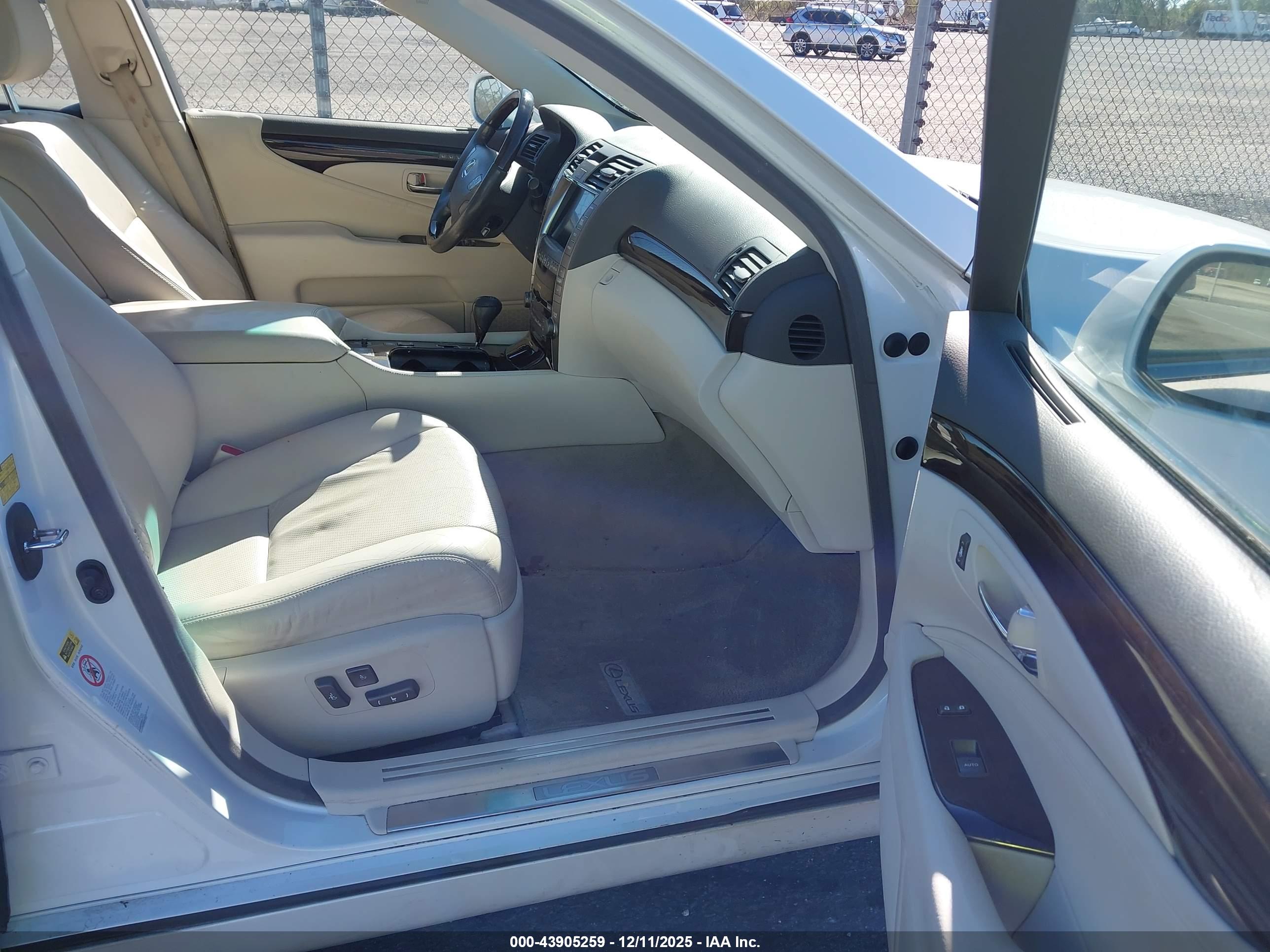 LEXUS LS image 5
