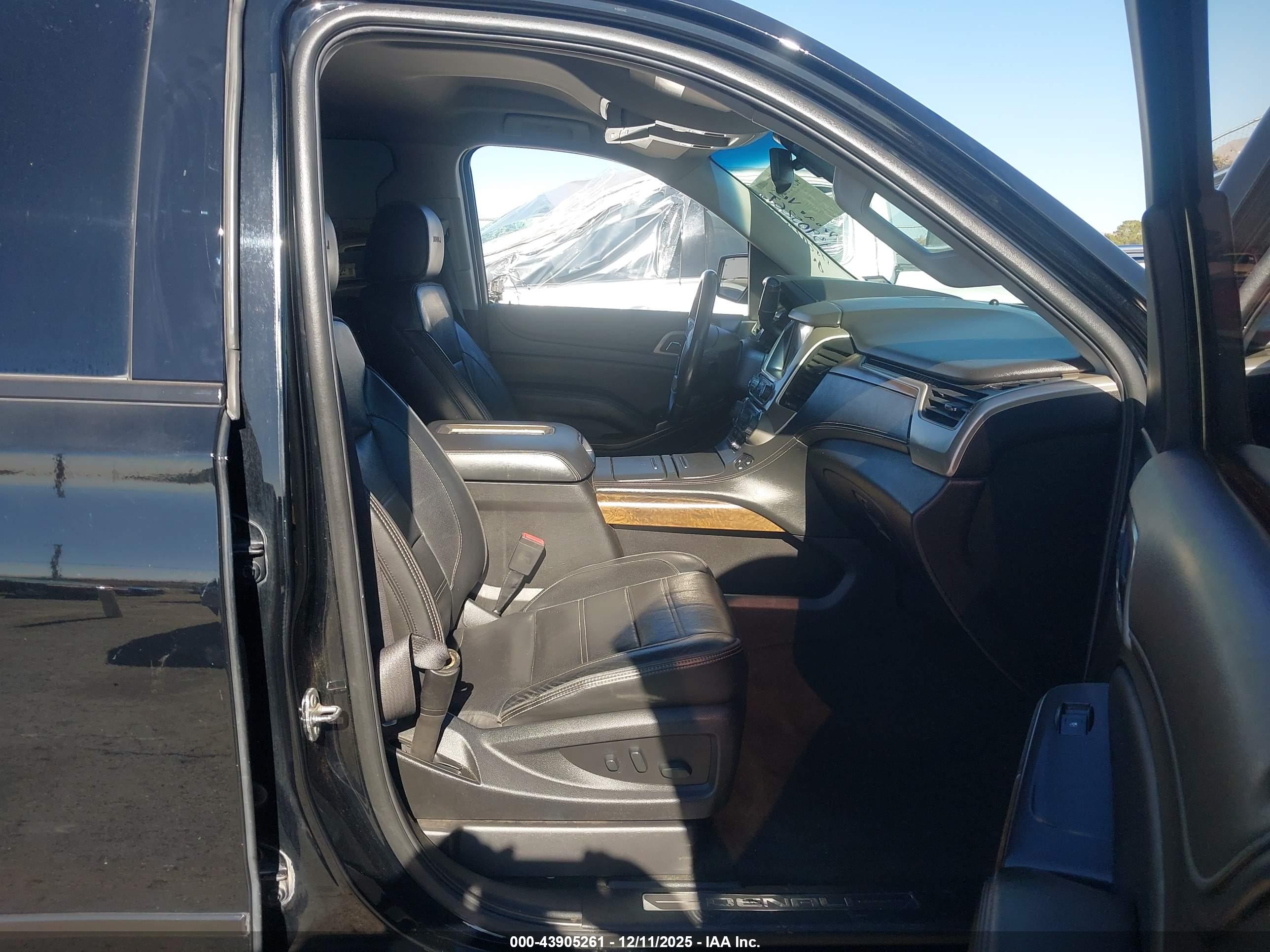 GMC YUKON image 5
