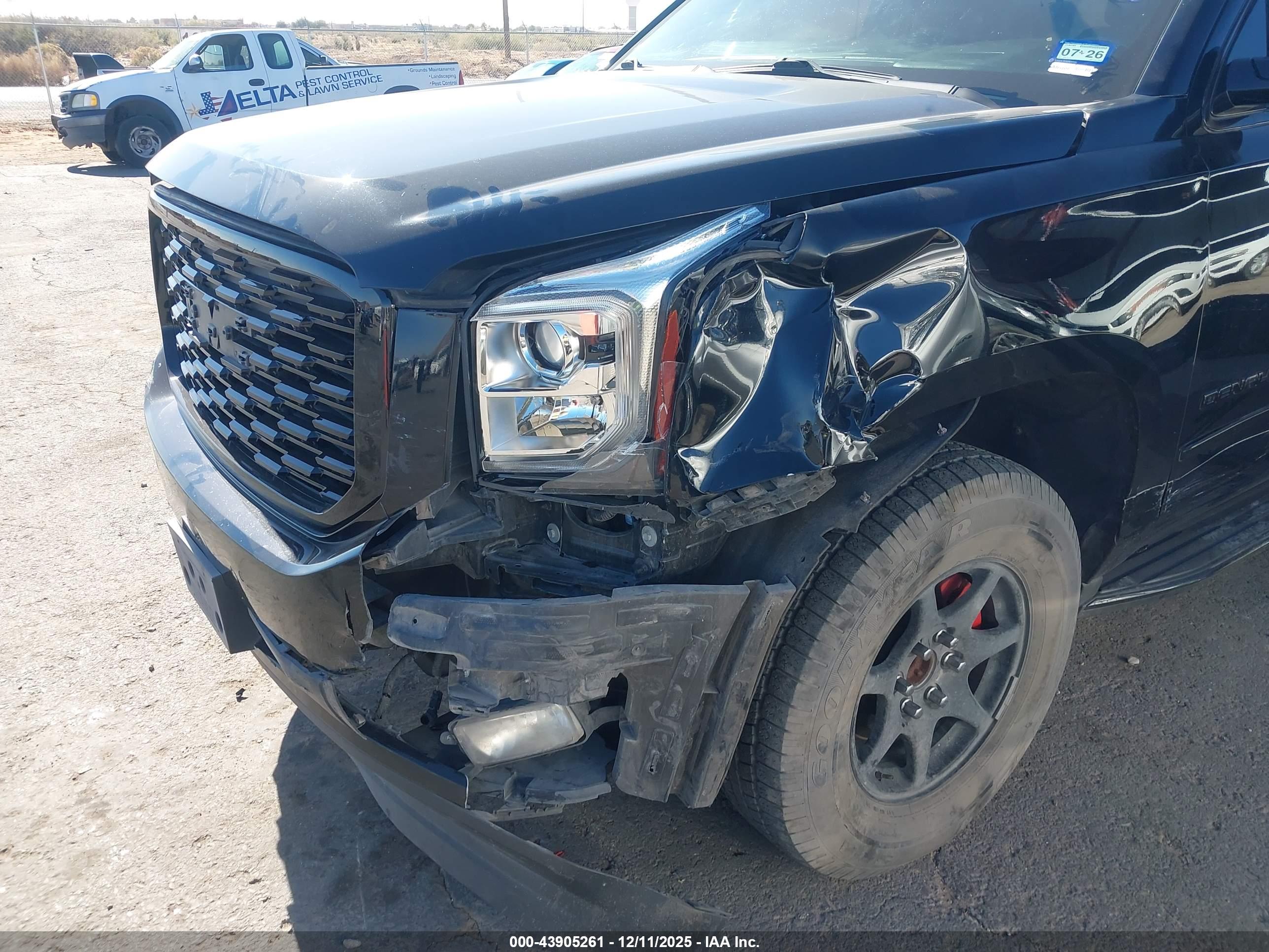 GMC YUKON image 6