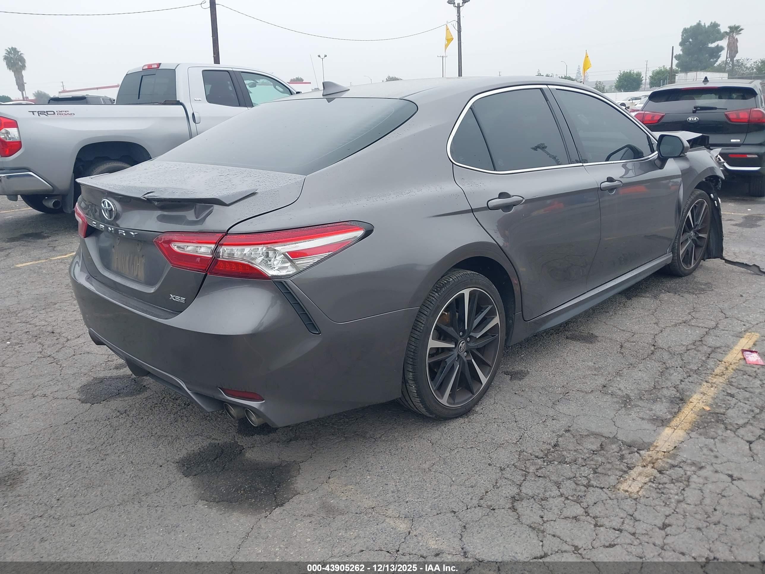 TOYOTA CAMRY image 4