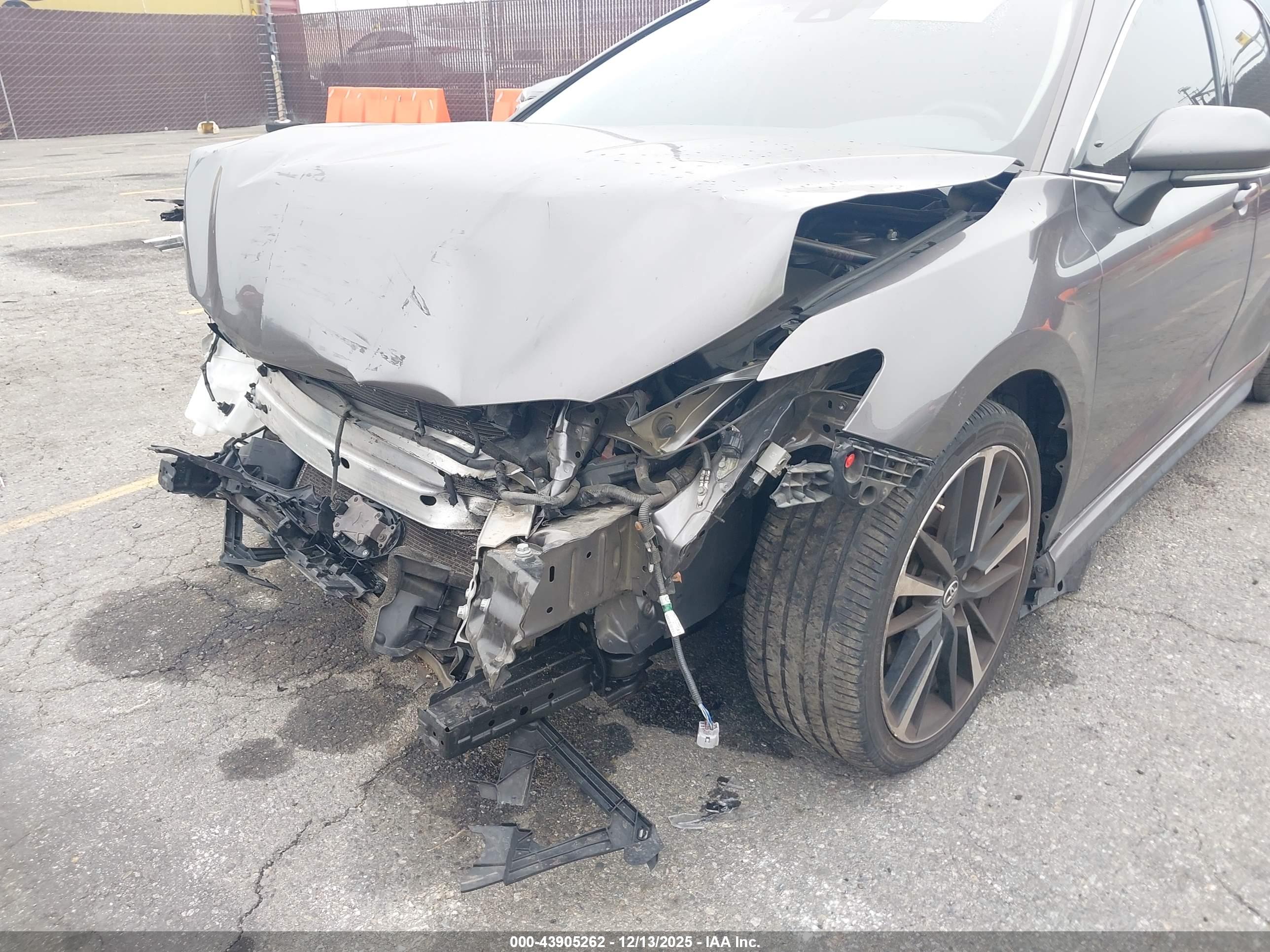 TOYOTA CAMRY image 6