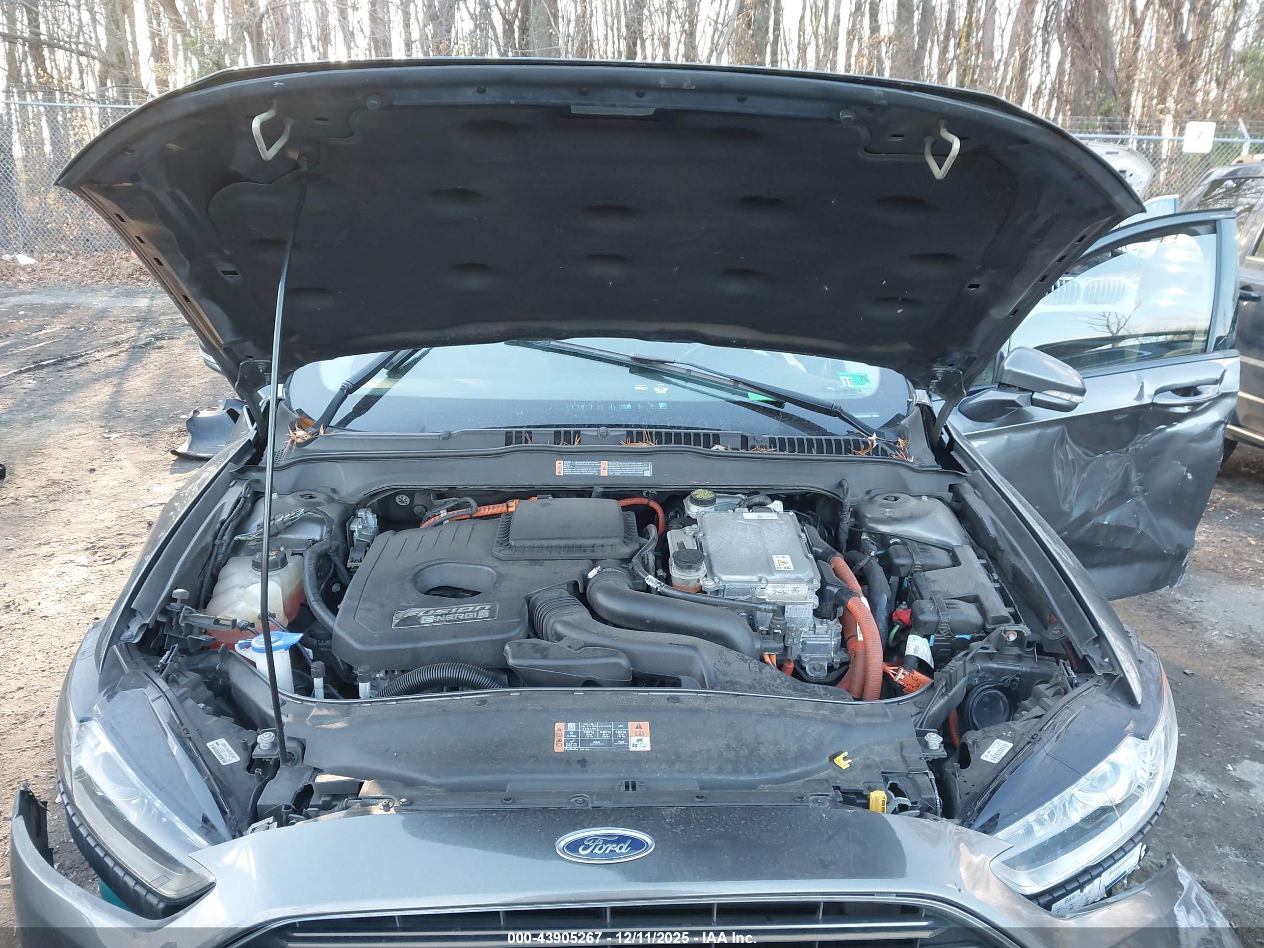 FORD FUSION image 10