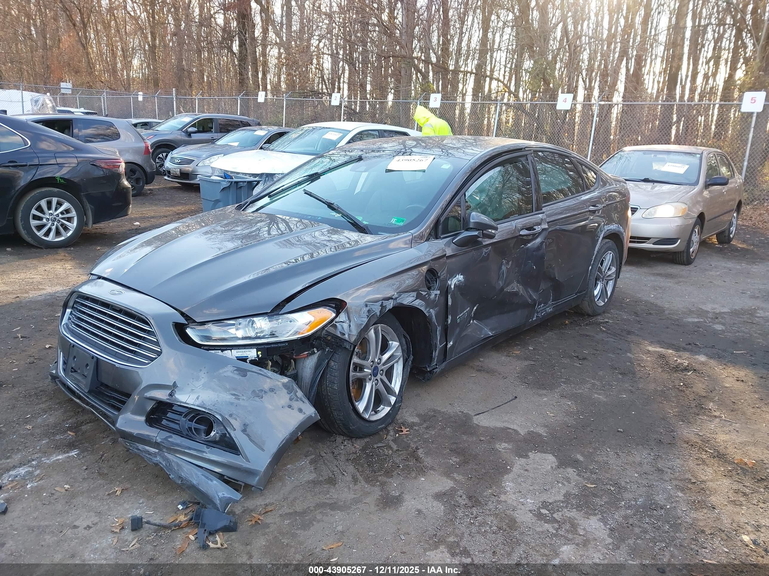 FORD FUSION image 2