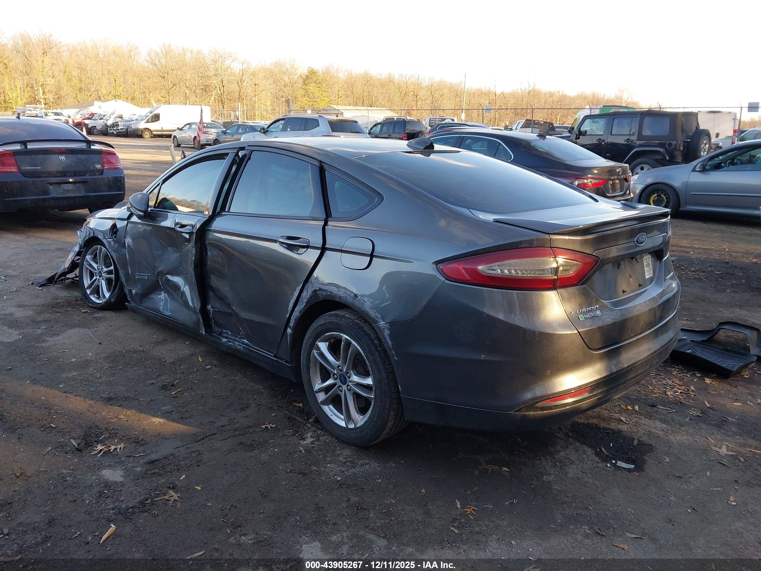 FORD FUSION image 3