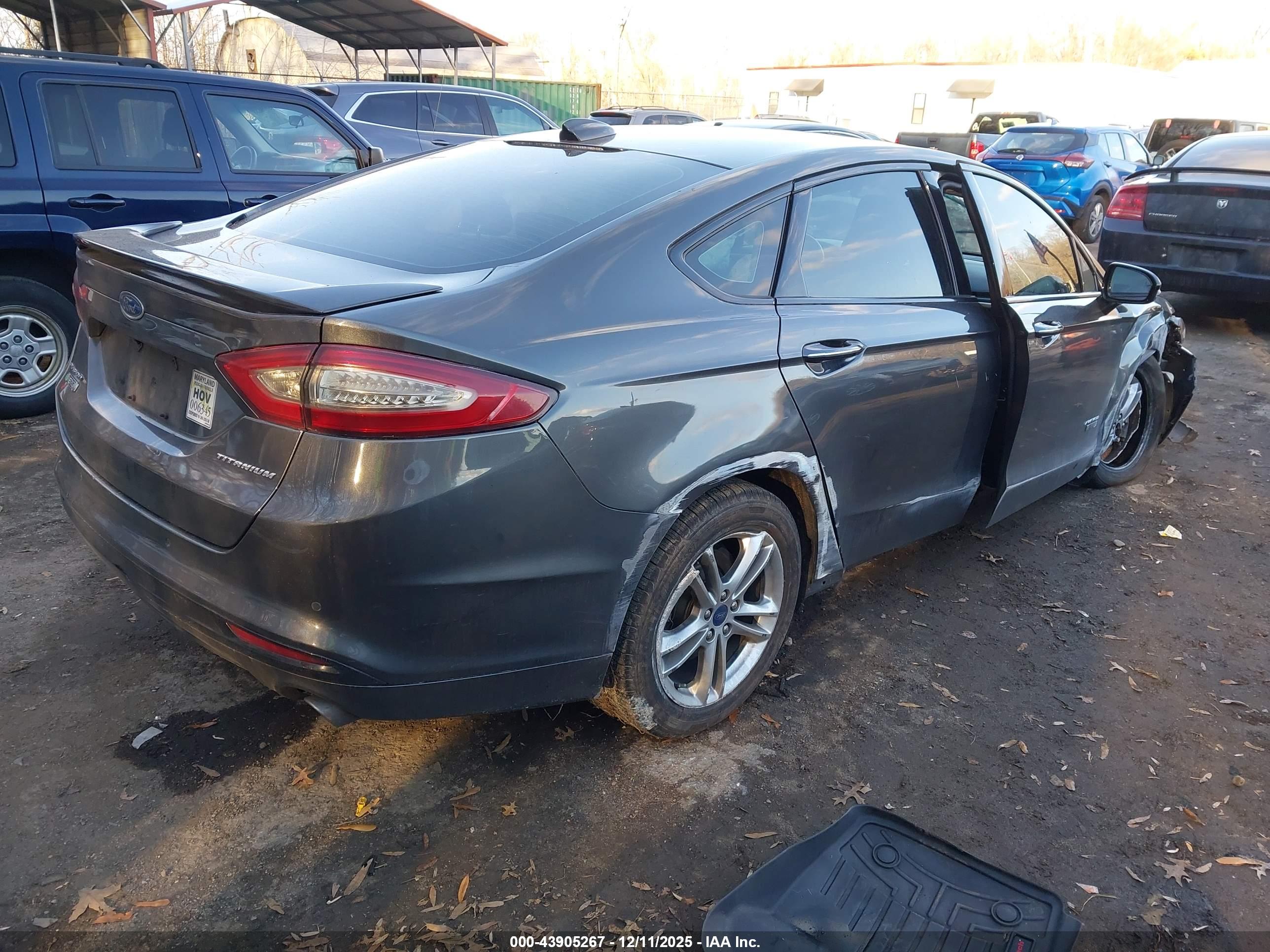 FORD FUSION image 4
