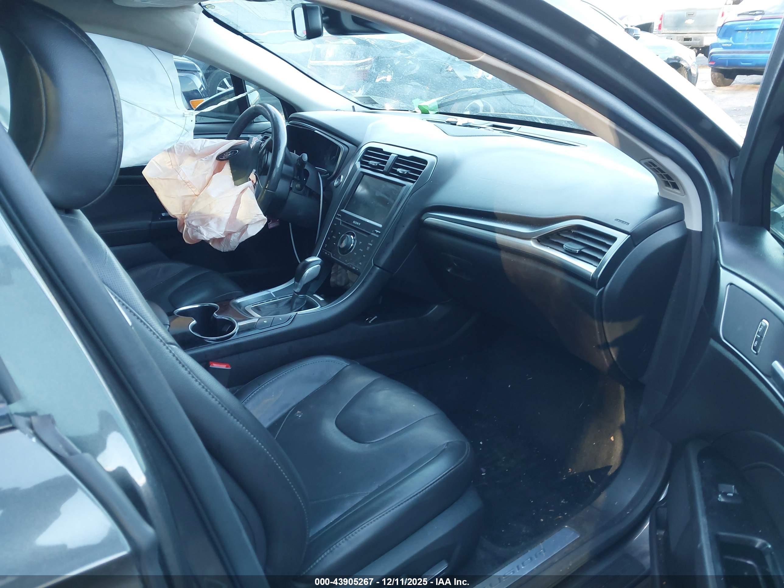 FORD FUSION image 5
