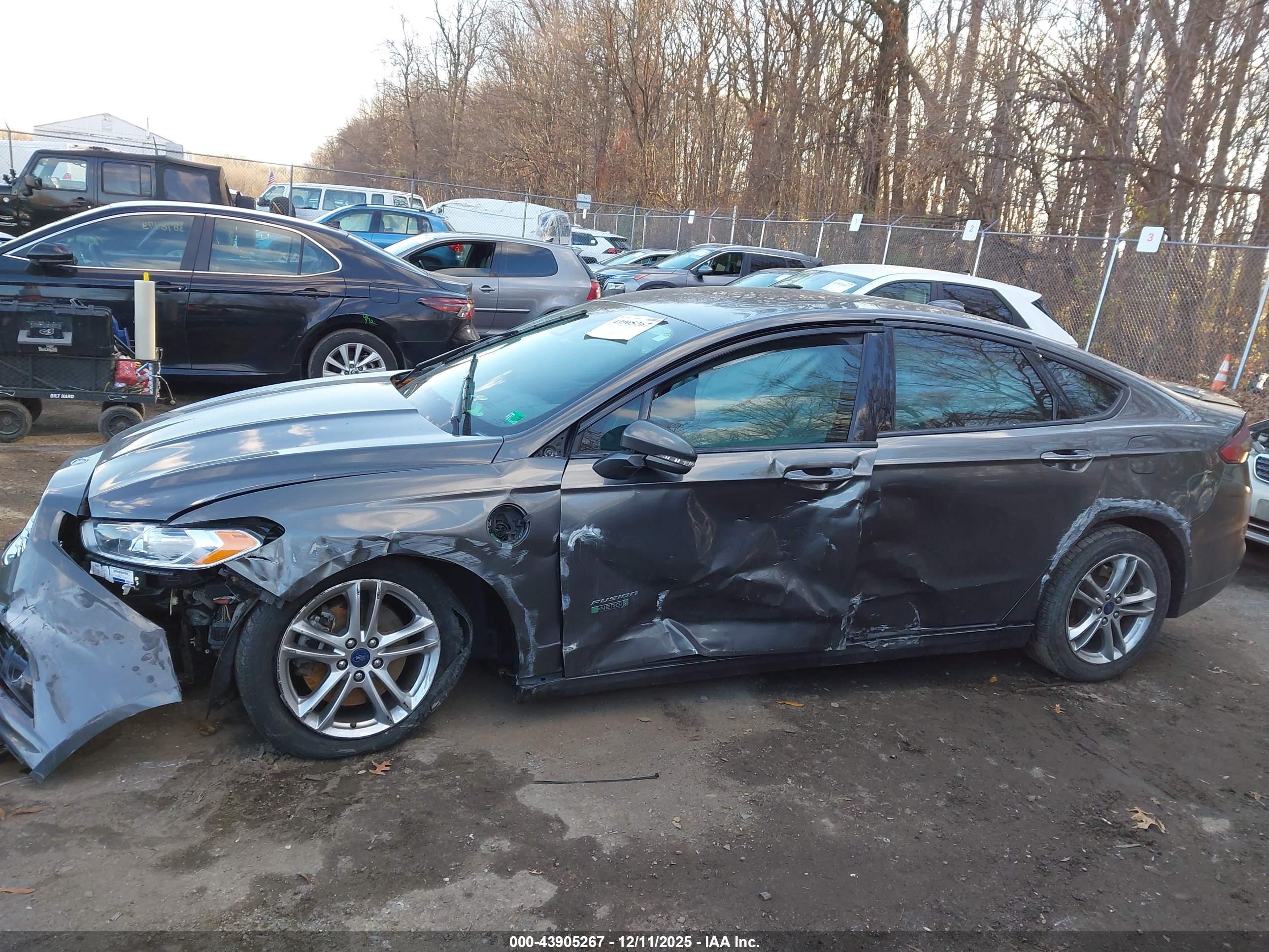 FORD FUSION image 6