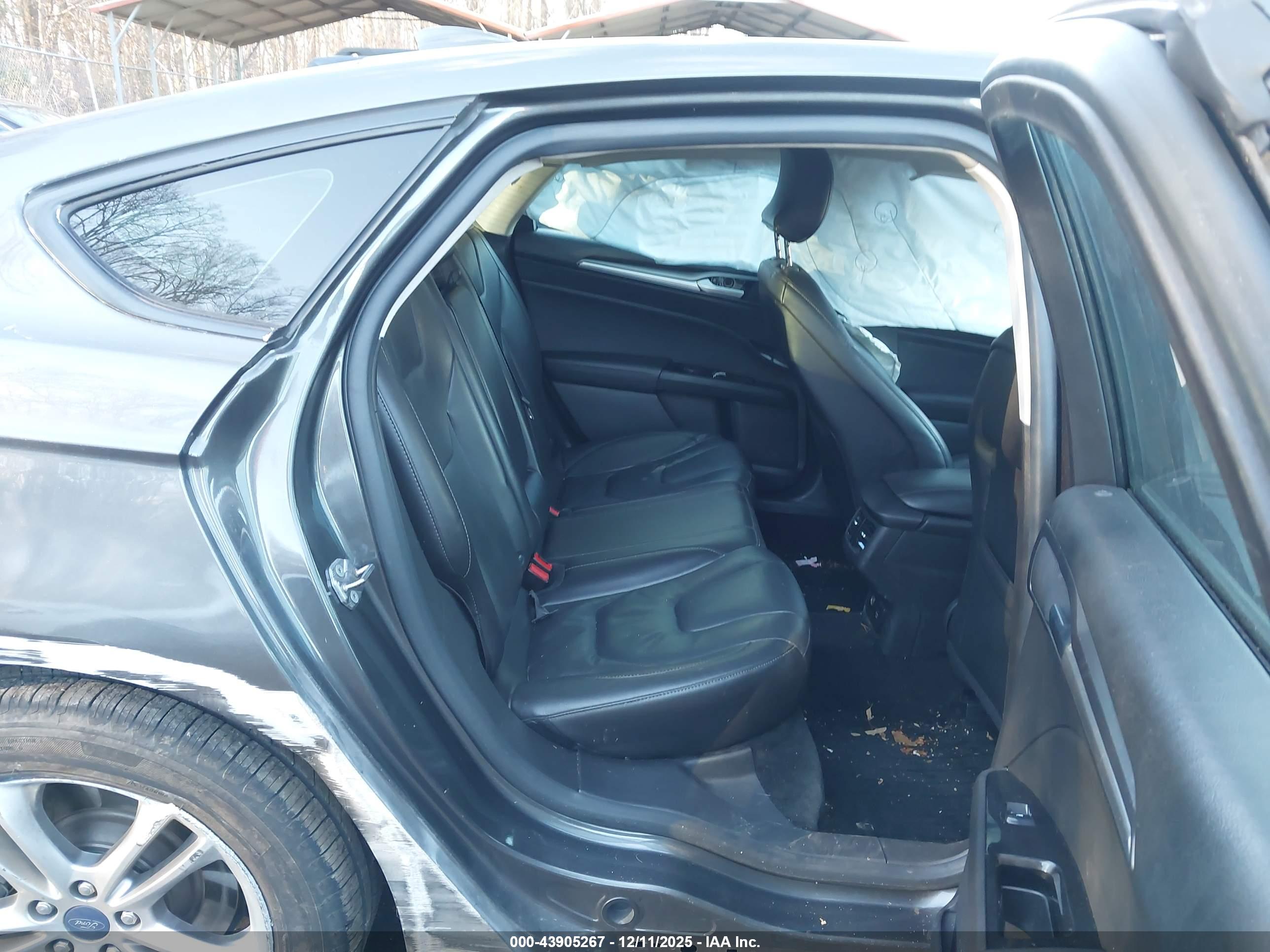 FORD FUSION image 8