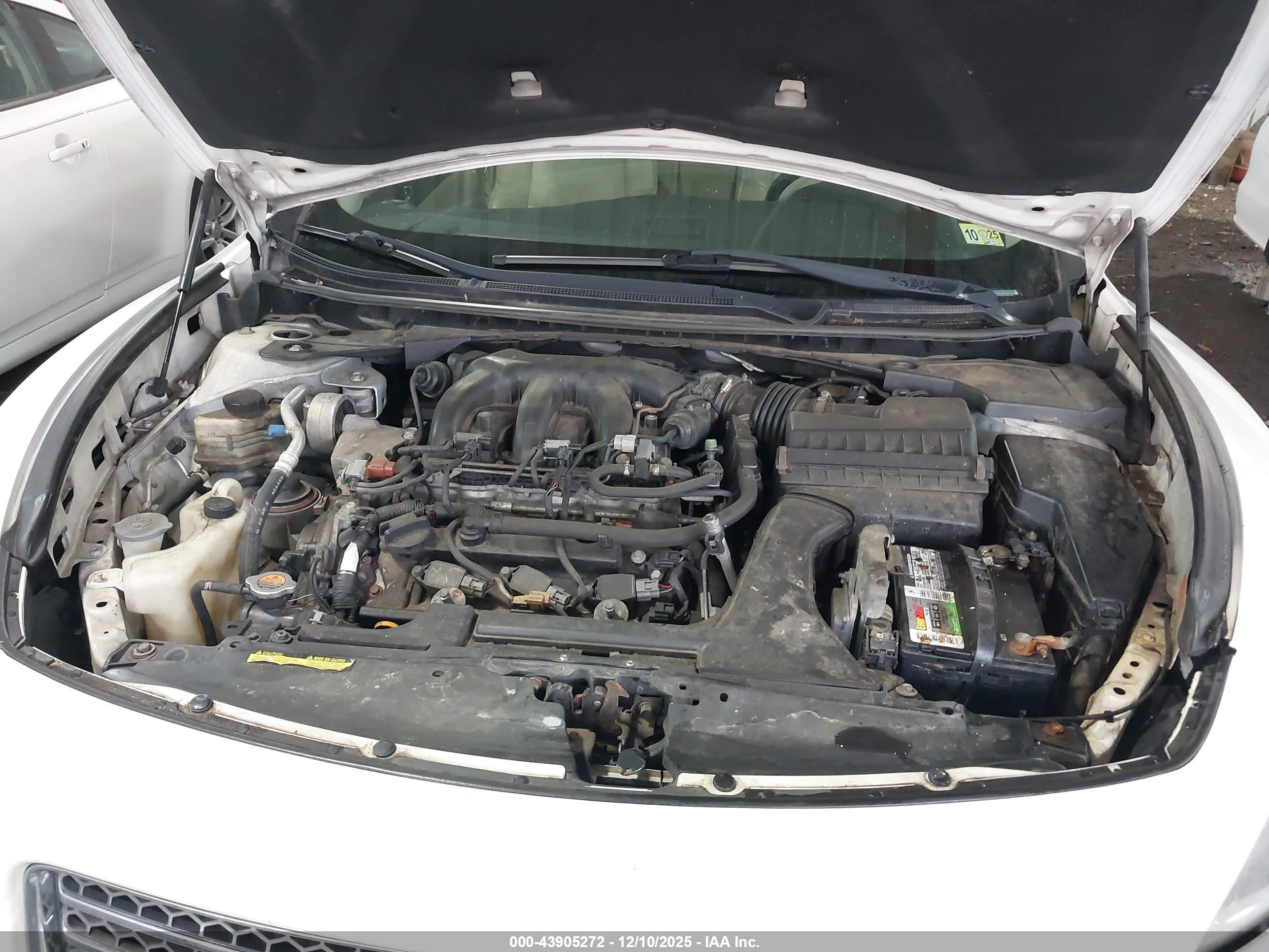 NISSAN MAXIMA image 10
