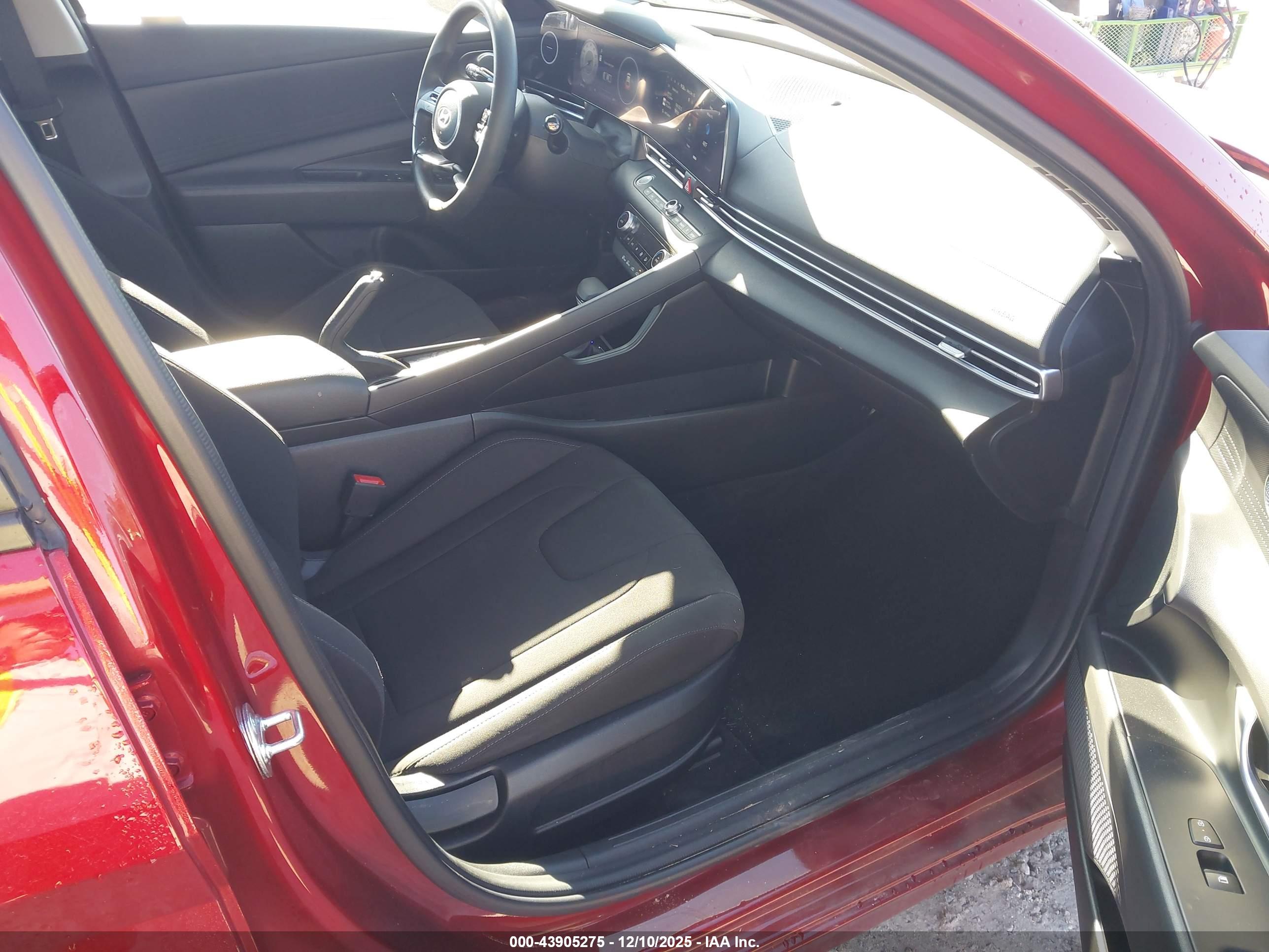 HYUNDAI ELANTRA image 5