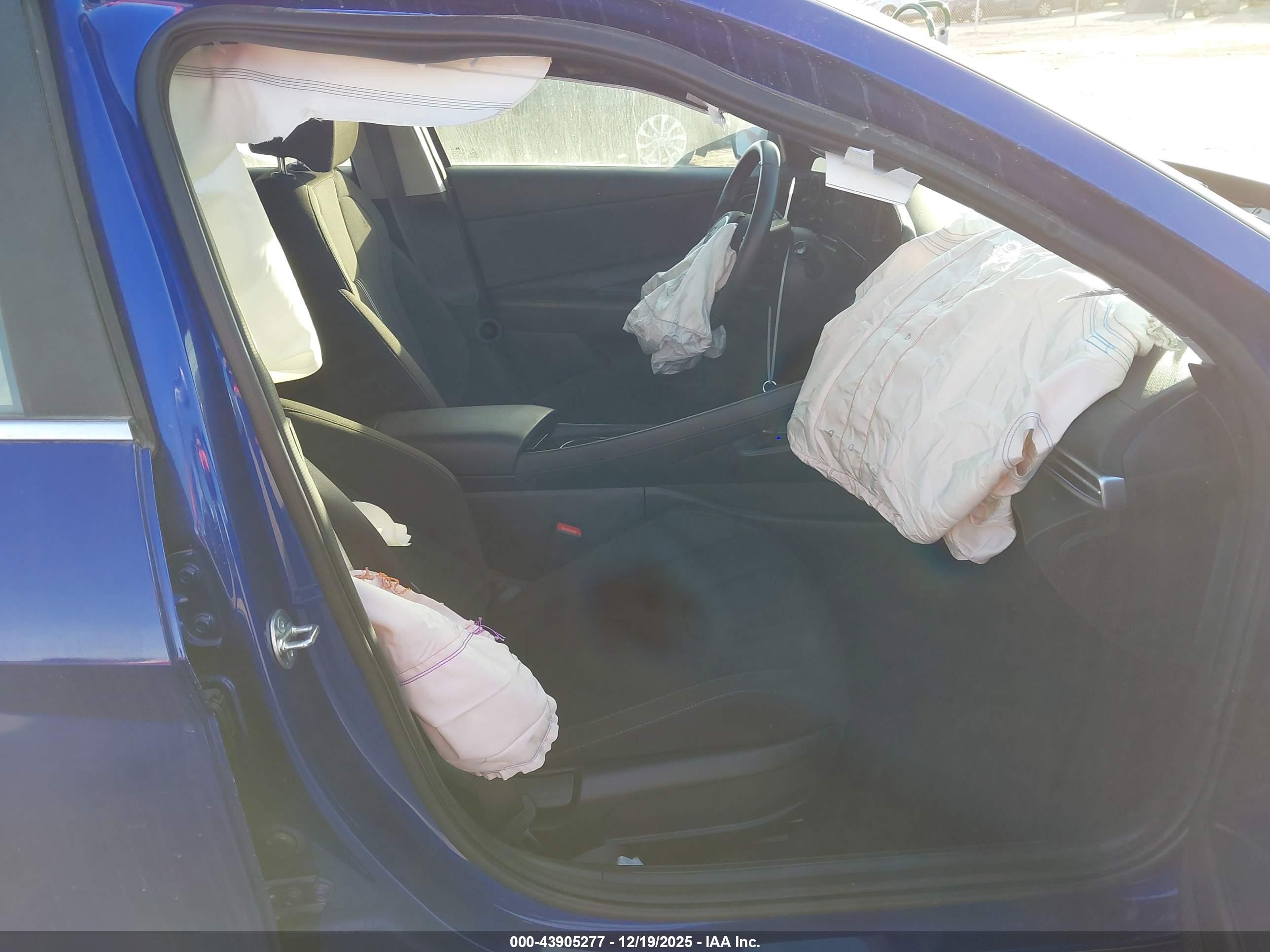 HYUNDAI ELANTRA image 5